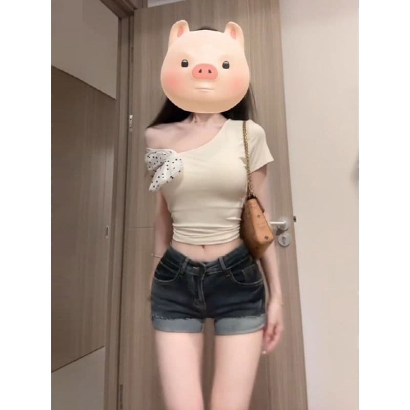 프랑스식 나비 매듭 도트 무늬 비스듬한 어깨 불규칙 티셔츠 몸매 가꾸기 핫걸 쇼트 스타일 품격 슬림해 보이는 작은 대중 맨위