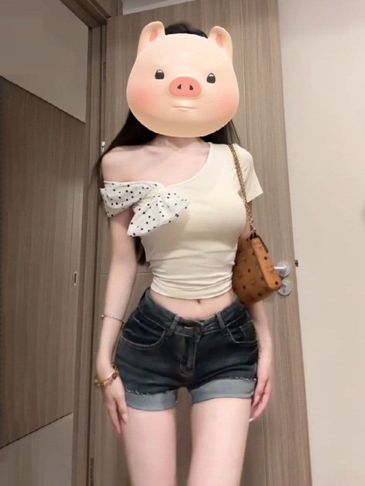 프랑스식 나비 매듭 도트 무늬 비스듬한 어깨 불규칙 티셔츠 몸매 가꾸기 핫걸 쇼트 스타일 품격 슬림해 보이는 작은 대중 맨위 상세 이미지 2
