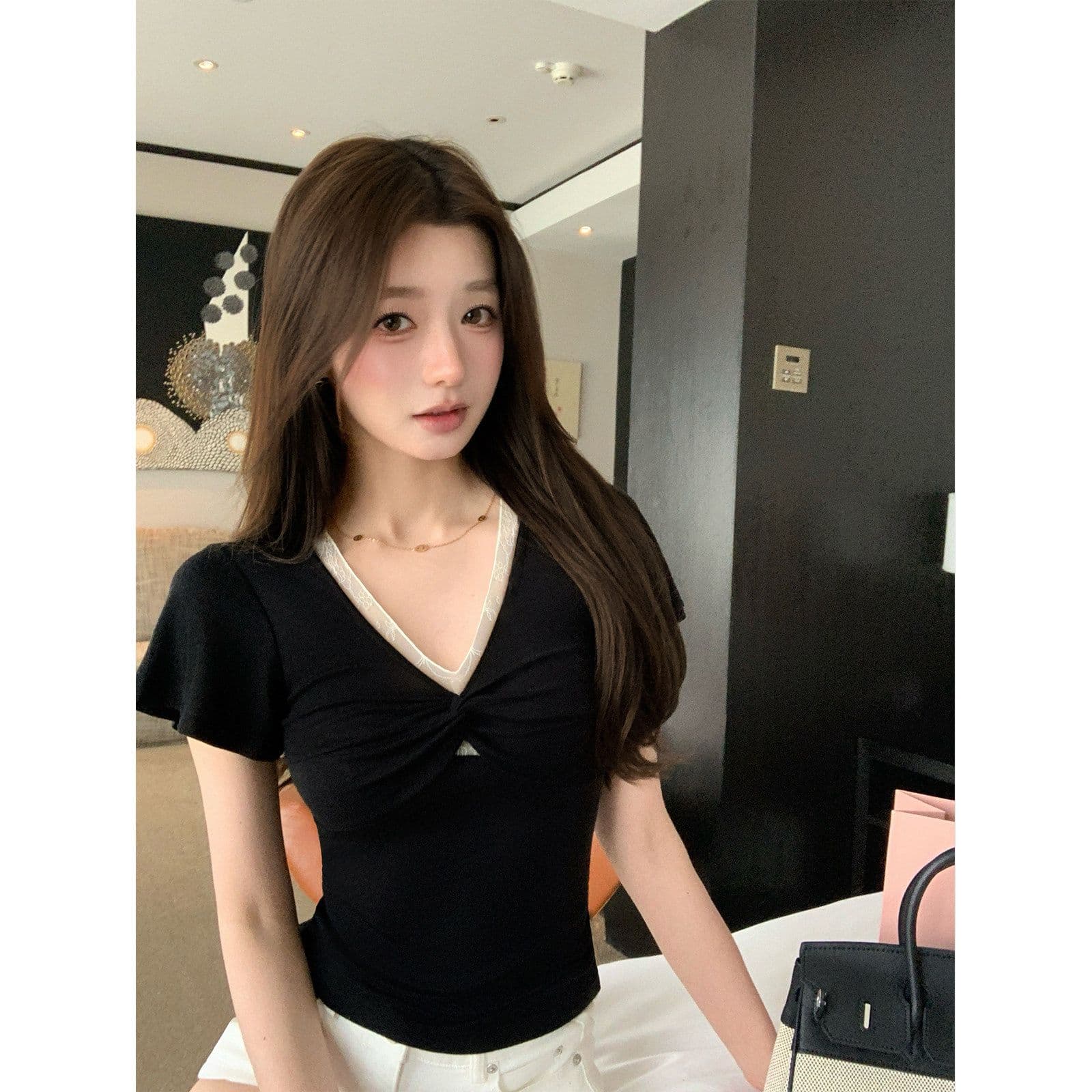 주간 실크 원단 순수한 욕망 레이스 조각 V넥 비틀림 페이크 레이어드 반팔 티셔츠 여성 여름 새로운 맨위 이미지 2