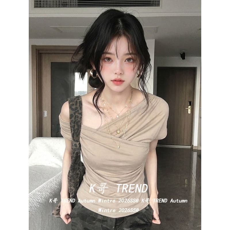 원본 것 비스듬한 어깨 반팔 티셔츠 여성 여름 디자인 센스 주름 허리 수축 몸매 가꾸기 슬림해 보이는 오프숄더 맨위 이미지 4