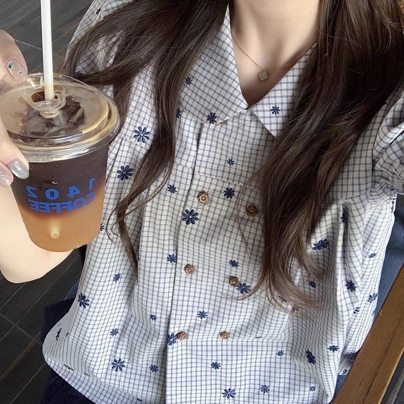 파란색 체크무늬 베이비 칼라 셔츠 초여름 2026 새로운 자수 이중 버튼 인형 셔츠 작은 키 달콤함 맨위 상세 이미지 11