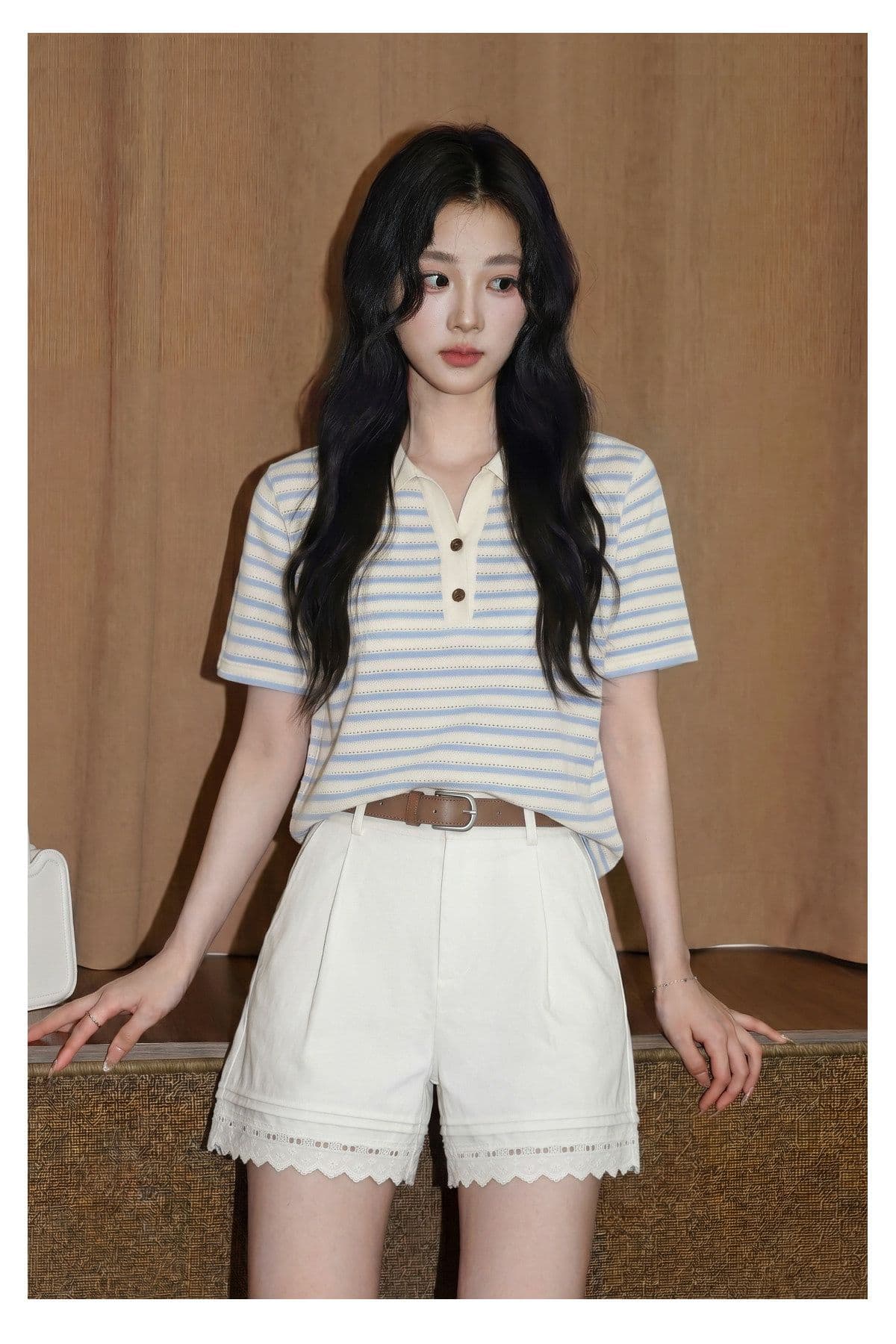 100 폴리 에스터 파란색 POLO 칼라 스트라이프 반팔 티셔츠 여성 2026 여름 새로운 루즈핏 배색 홀로우 아웃 동정 맨위 상세 이미지 2