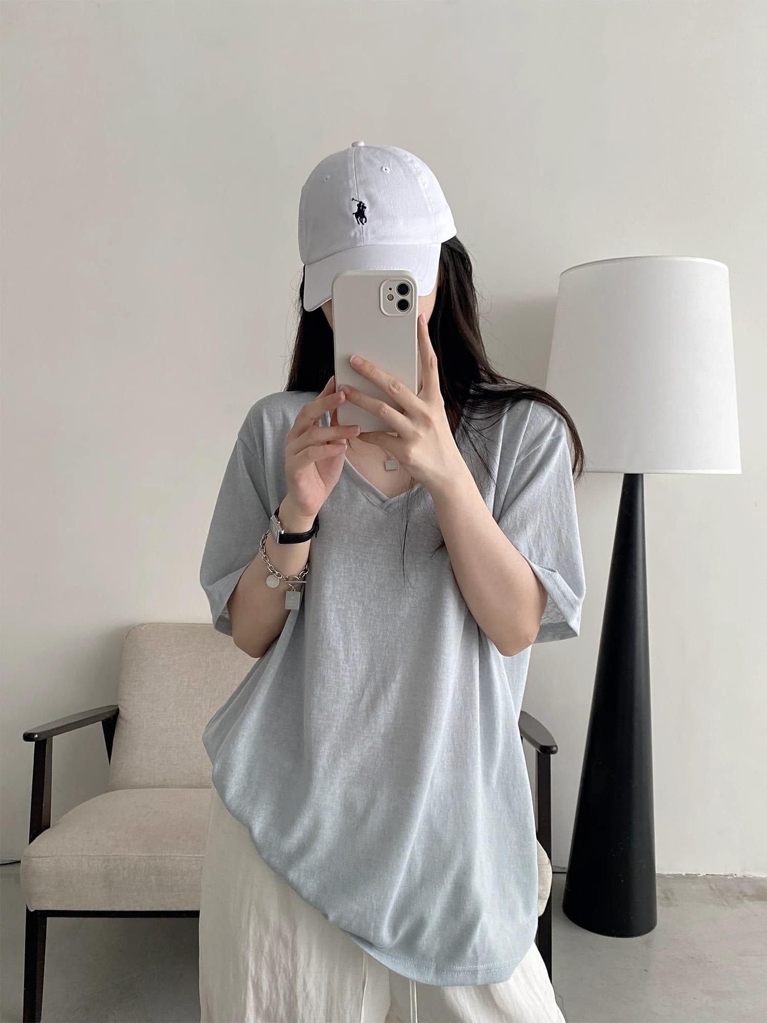 200그램 게으른 면 65 면 35 폴리 에스터 느슨함 센스 볼륨 측면 V넥 반팔 티셔츠 맨위 여성 루즈핏 슬림해 보이는 얇은 스타일 상세 이미지 4