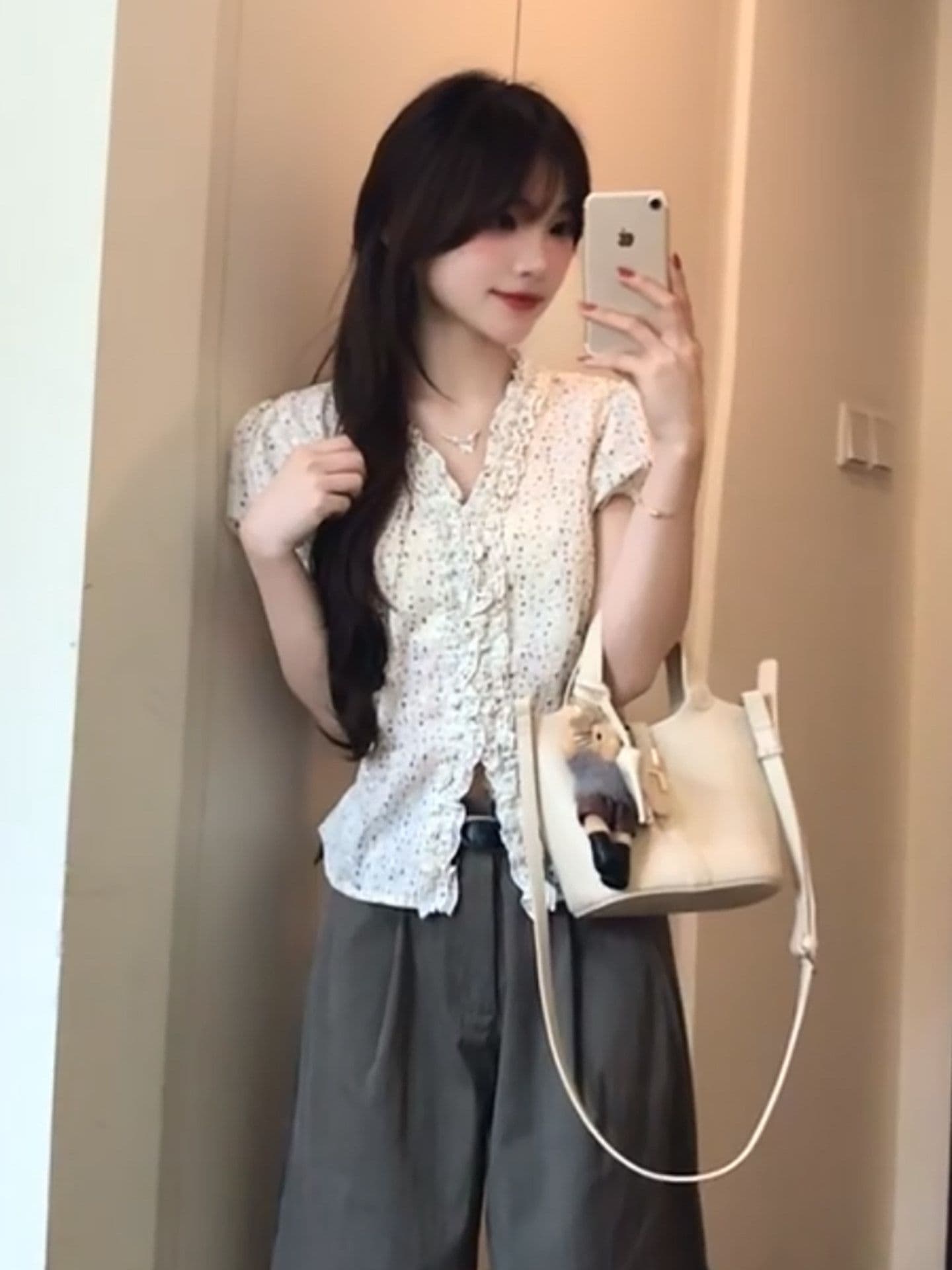자카드 자수 원단 참나무 늑골 주름 부드러운 부서 꽃무늬 허리 수축 여성 셔츠 여름 프릴 v 칼라 상세 이미지 10