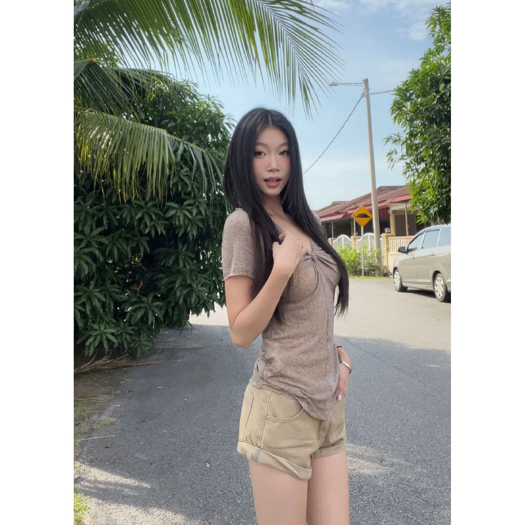 한 부서 섹시함 순수한 욕망 바람 V넥 비틀림 티셔츠 여성 여름 디자인 센스 몸매 가꾸기 슬림해 보이는 고유 한 Chic 맨위 이미지 5