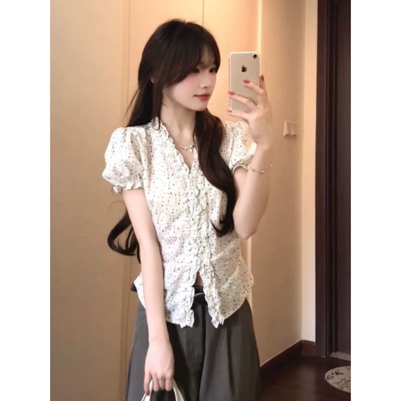 원본 원단 프릴 반팔 셔츠 여성 여름 V넥 몸매 가꾸기 슬림해 보이는 거품 소매 프랑스식 맨위