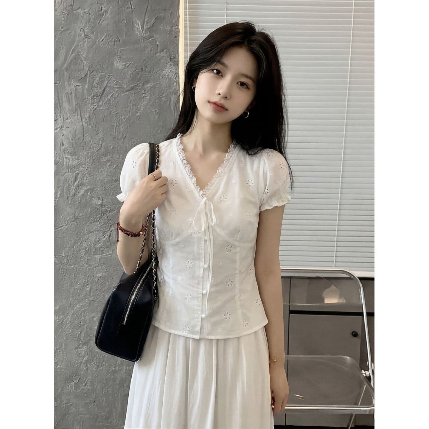 자카드 순면 원단 네리 한 부서 달콤한 자매 V넥 레이스업 레이스 자수 거품 소매 몸매 가꾸기 반팔 작은 셔츠 이미지 5