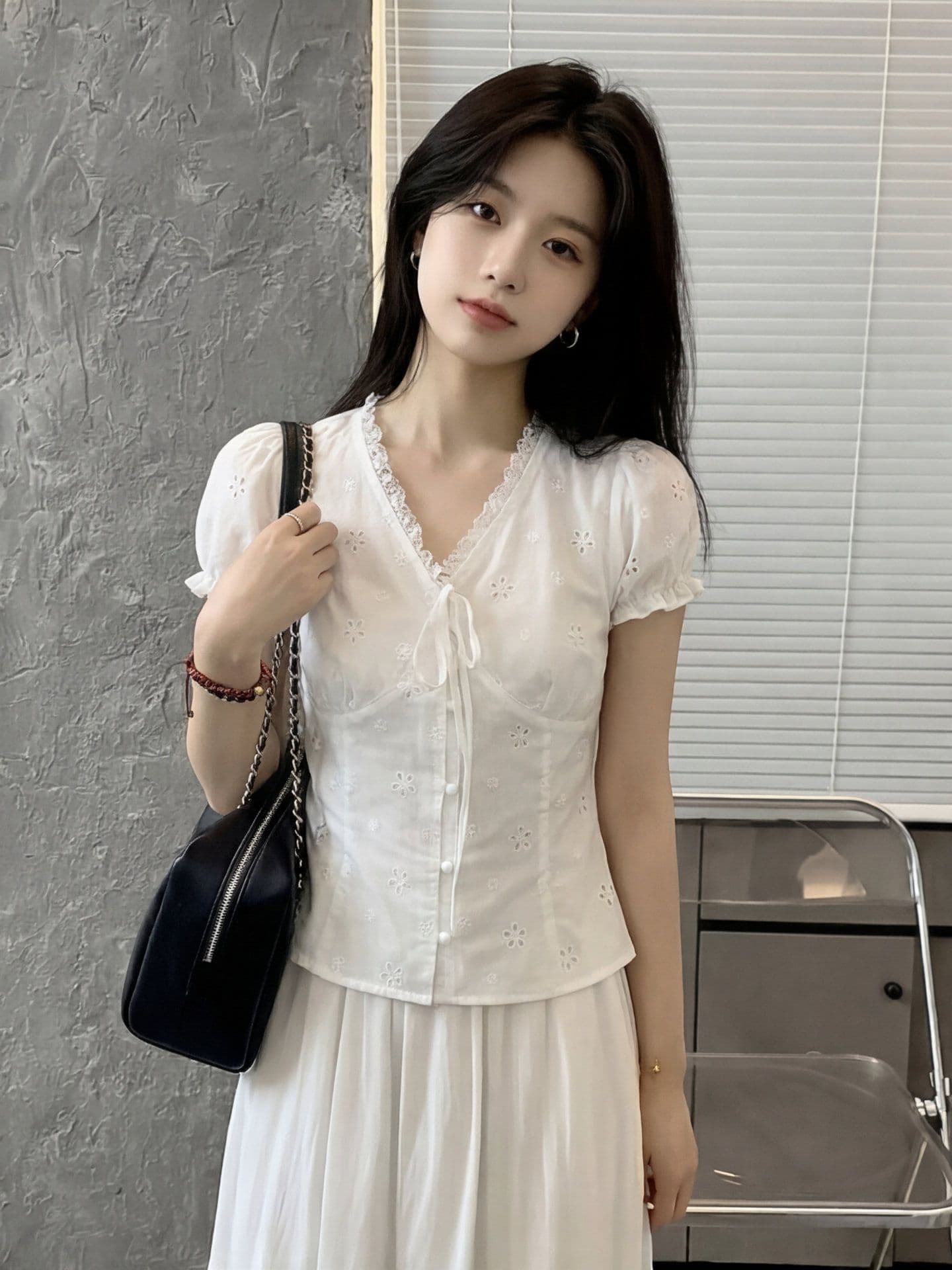 자카드 순면 원단 네리 한 부서 달콤한 자매 V넥 레이스업 레이스 자수 거품 소매 몸매 가꾸기 반팔 작은 셔츠 상세 이미지 6