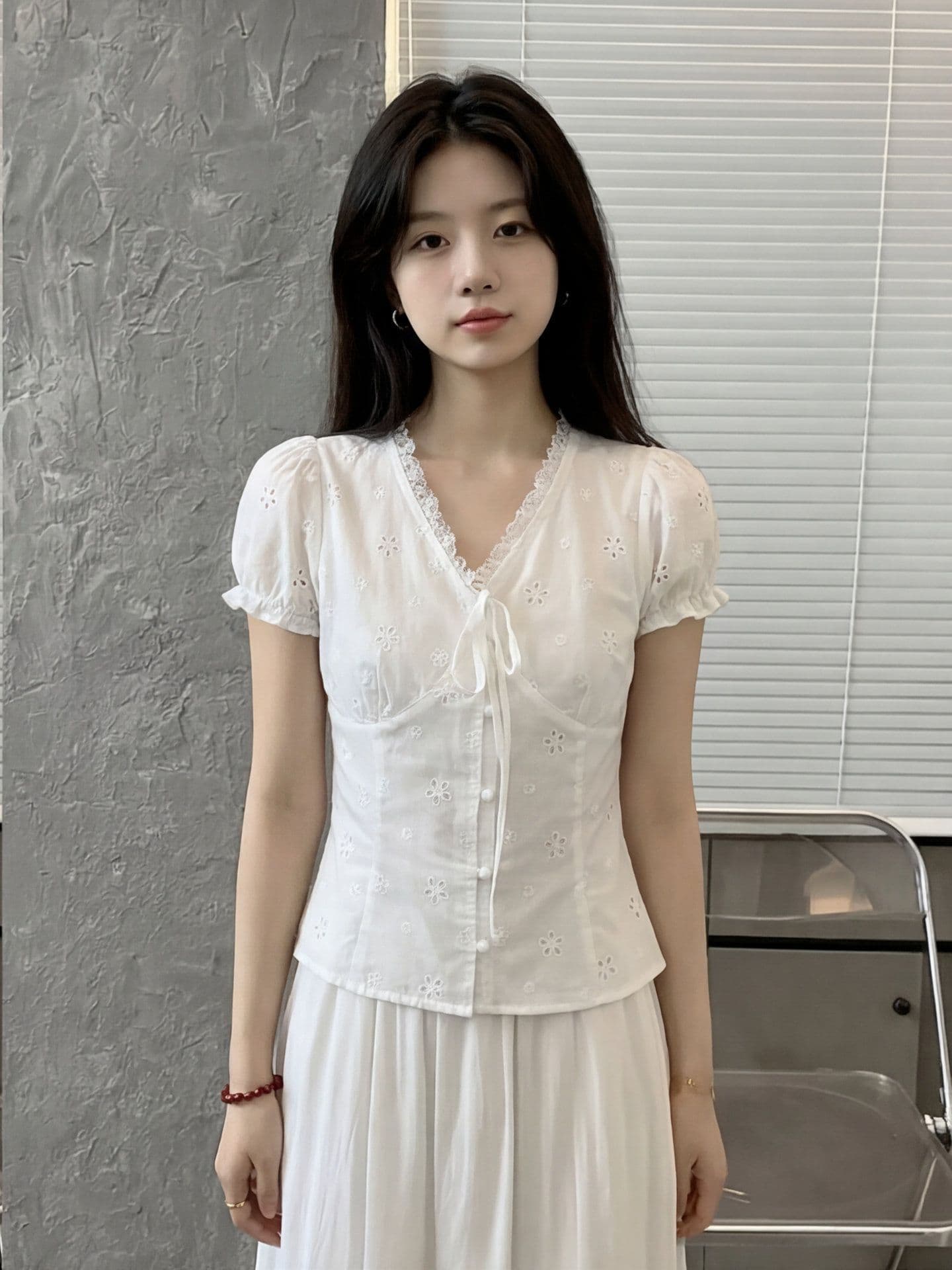자카드 순면 원단 네리 한 부서 달콤한 자매 V넥 레이스업 레이스 자수 거품 소매 몸매 가꾸기 반팔 작은 셔츠 상세 이미지 7