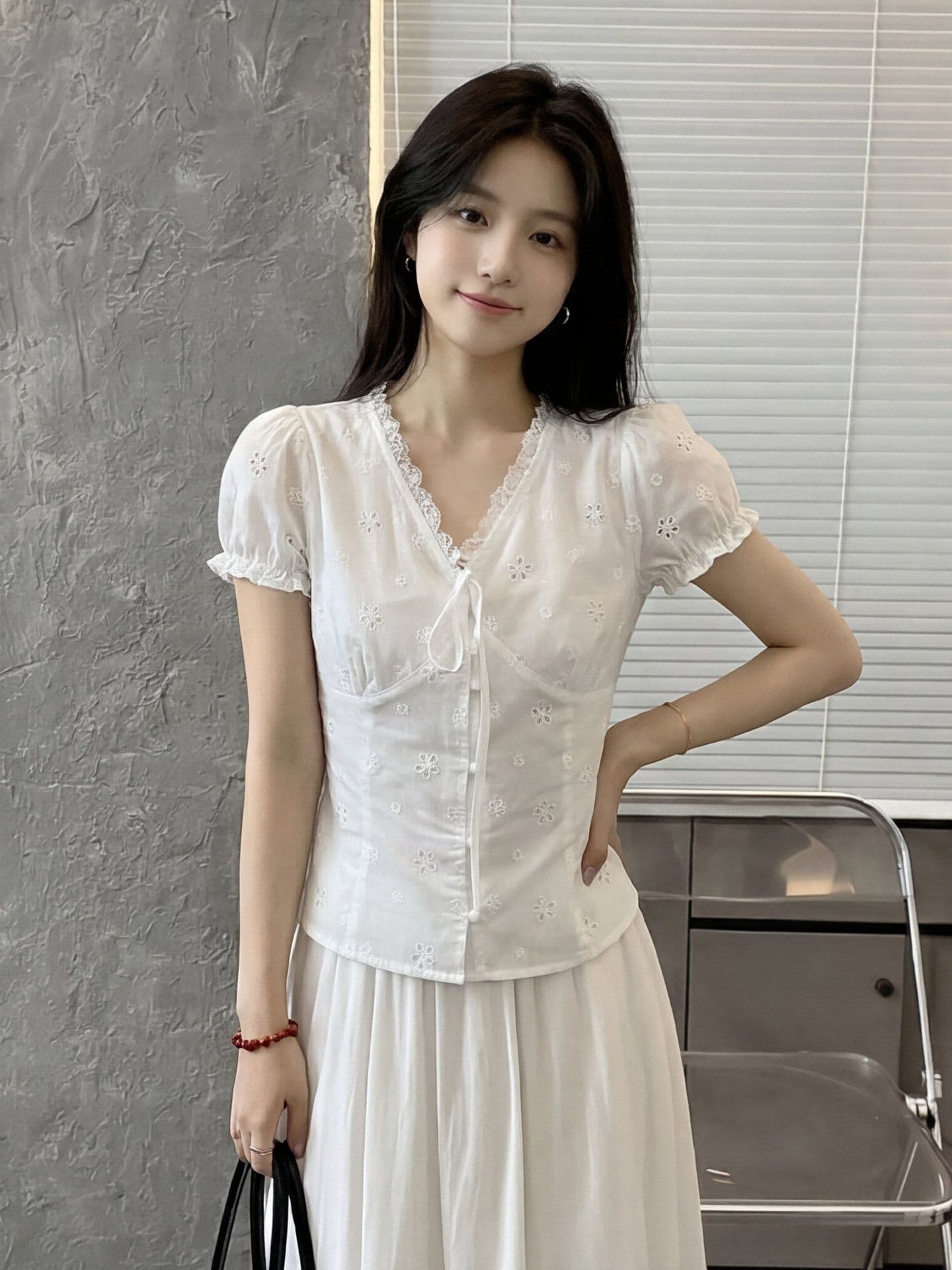자카드 순면 원단 네리 한 부서 달콤한 자매 V넥 레이스업 레이스 자수 거품 소매 몸매 가꾸기 반팔 작은 셔츠 상세 이미지 8