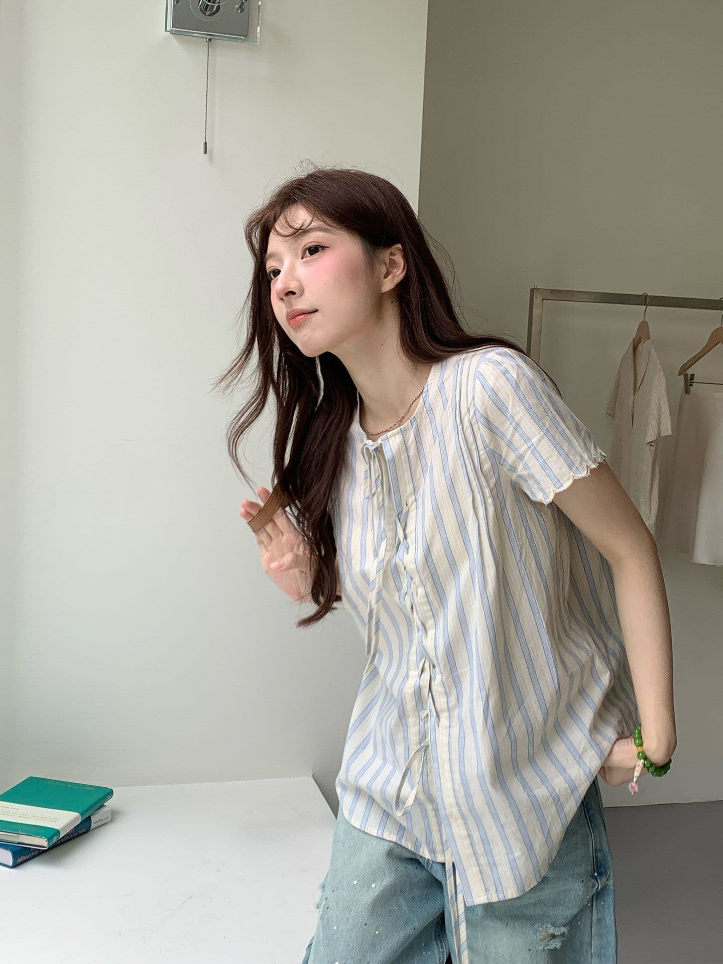 원본 셔틀 제직 기사 한 부서 아름다운 스트라이프 반팔 여성 셔츠 여름 고유 한 아름다운 레이스업 작은 셔츠 상세 이미지 7