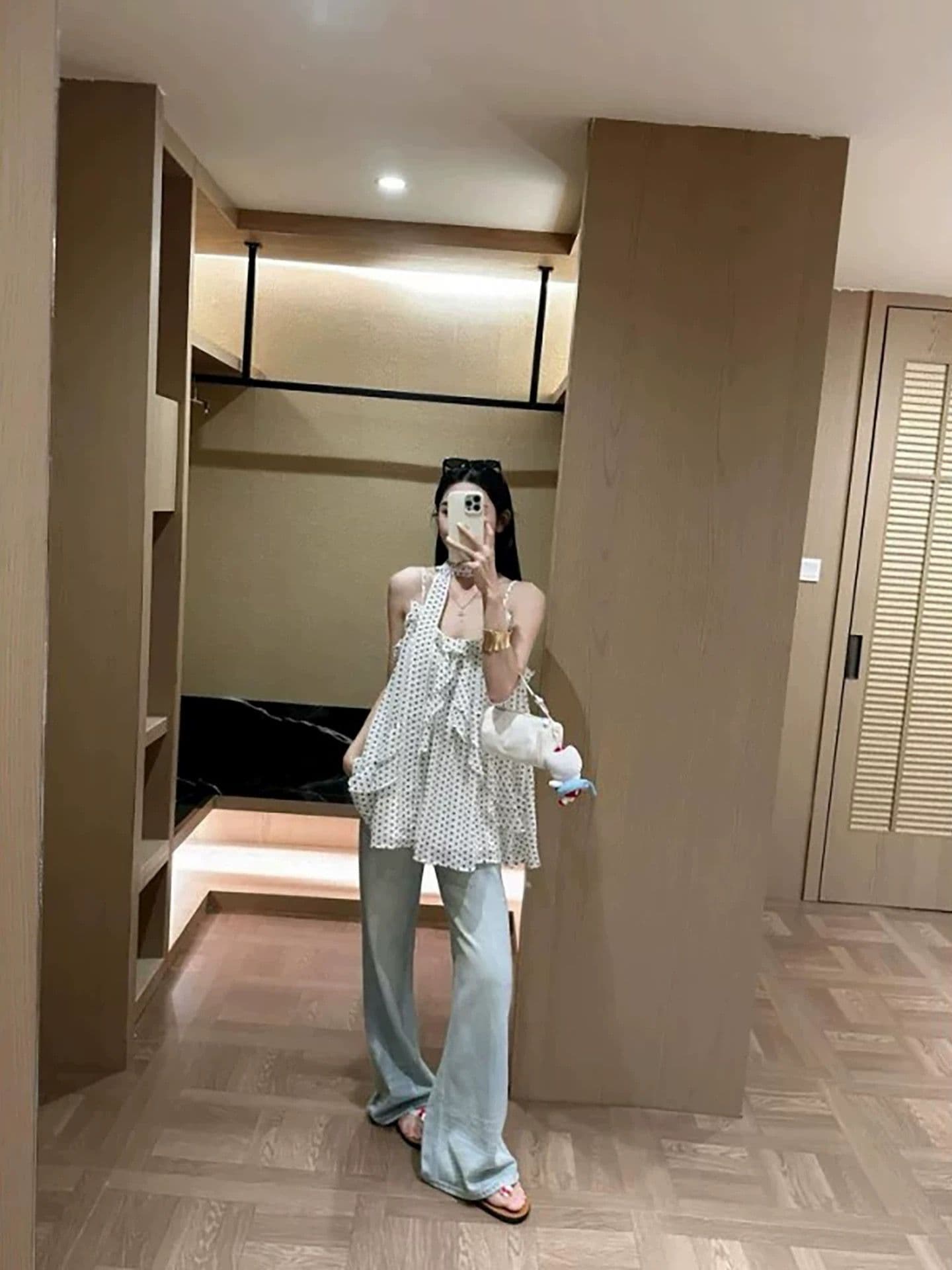 아메리칸 핫걸 도트 무늬 프릴 캐미솔 여름 외출용 경기 행침 목 레이스업 한 부서 쉬폰 루즈핏 맨위 상세 이미지 3