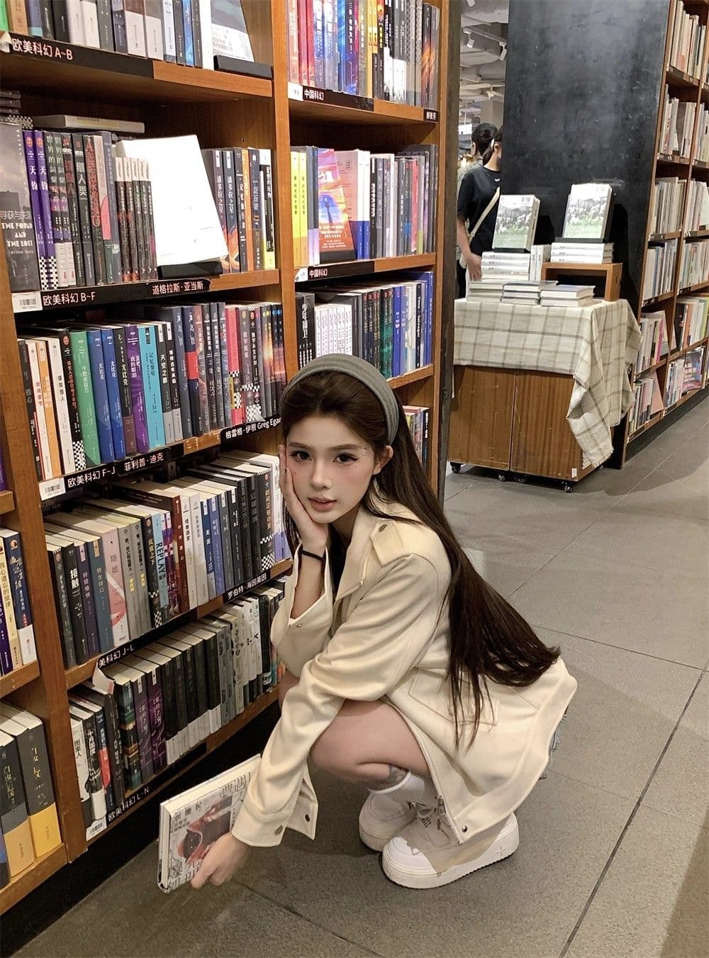 titi 작은 자매 화이트 숙련 된 연인 스웨이드 여성 코트 가을 베이지 색 디자인 센스 오토바이 바람 루즈핏 재킷 이미지 2