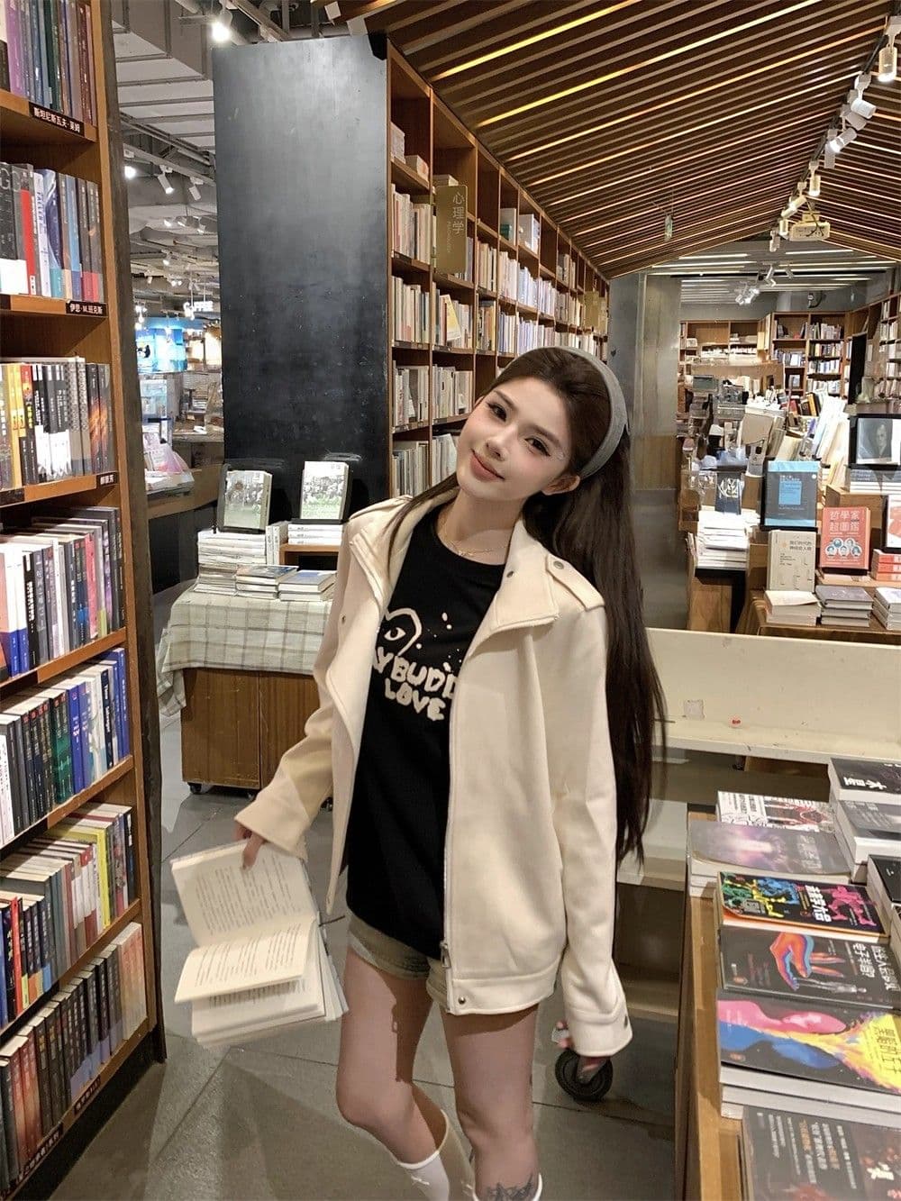 titi 작은 자매 화이트 숙련 된 연인 스웨이드 여성 코트 가을 베이지 색 디자인 센스 오토바이 바람 루즈핏 재킷 상세 이미지 4
