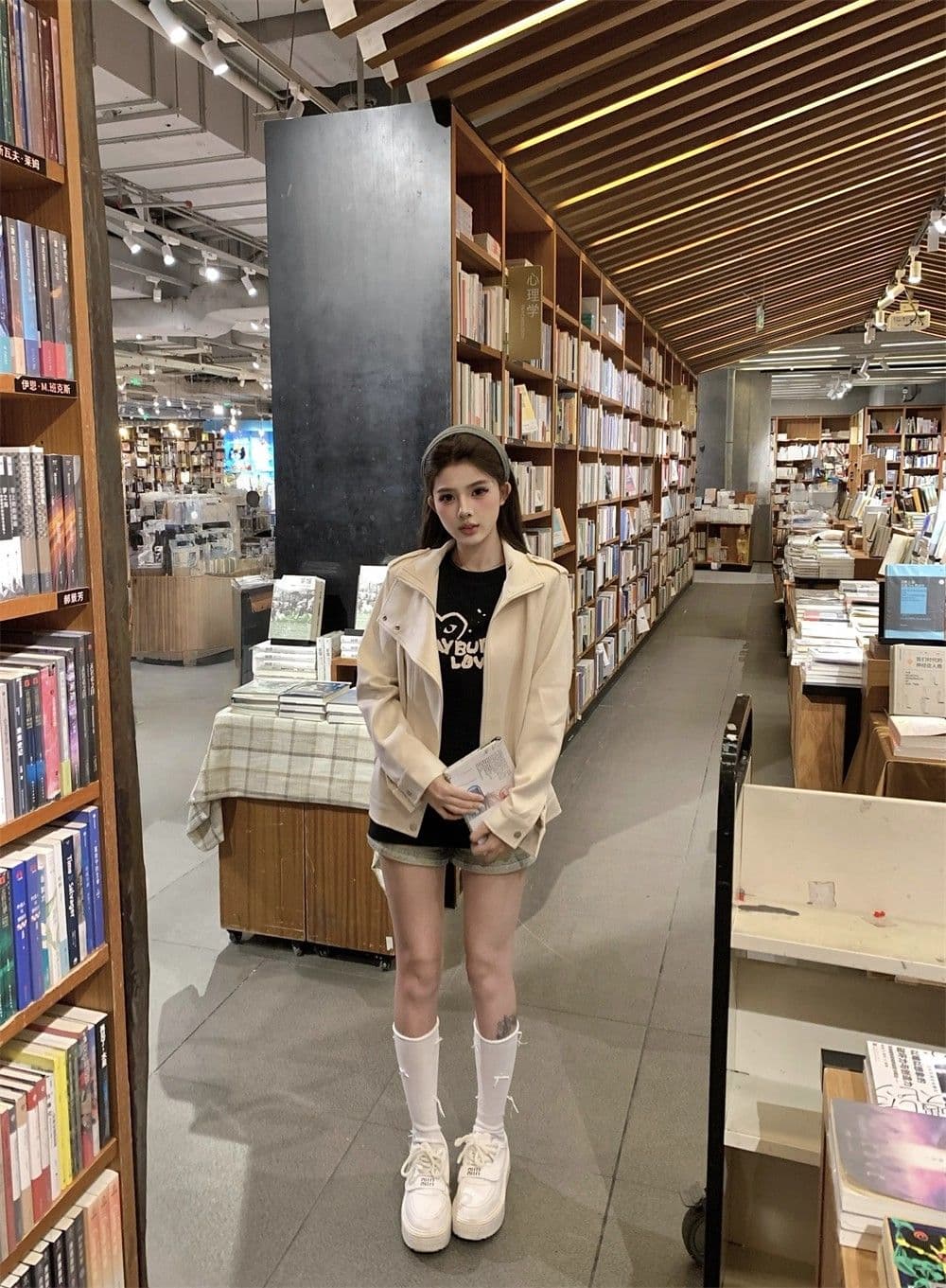 titi 작은 자매 화이트 숙련 된 연인 스웨이드 여성 코트 가을 베이지 색 디자인 센스 오토바이 바람 루즈핏 재킷 상세 이미지 15