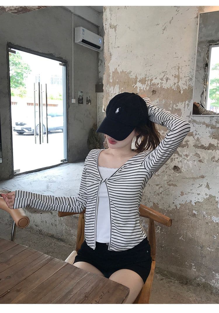 주간 실크 리브 흰색 배경 블랙 스트라이프 페이크 레이어드 긴팔 티셔츠 여성 가을 몸매 가꾸기 슬림해 보이는 쇼트 스타일 맨위 상세 이미지 6