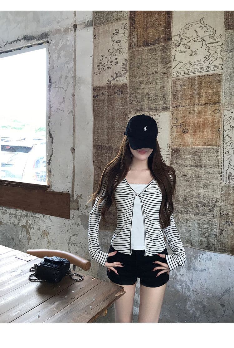 주간 실크 리브 흰색 배경 블랙 스트라이프 페이크 레이어드 긴팔 티셔츠 여성 가을 몸매 가꾸기 슬림해 보이는 쇼트 스타일 맨위 상세 이미지 14