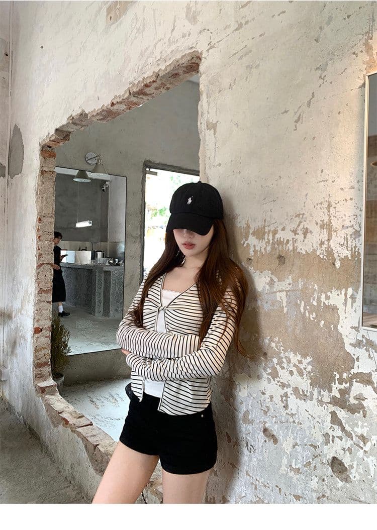 주간 실크 리브 흰색 배경 블랙 스트라이프 페이크 레이어드 긴팔 티셔츠 여성 가을 몸매 가꾸기 슬림해 보이는 쇼트 스타일 맨위 상세 이미지 15
