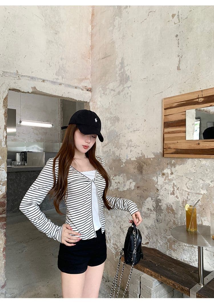 주간 실크 리브 흰색 배경 블랙 스트라이프 페이크 레이어드 긴팔 티셔츠 여성 가을 몸매 가꾸기 슬림해 보이는 쇼트 스타일 맨위 상세 이미지 16