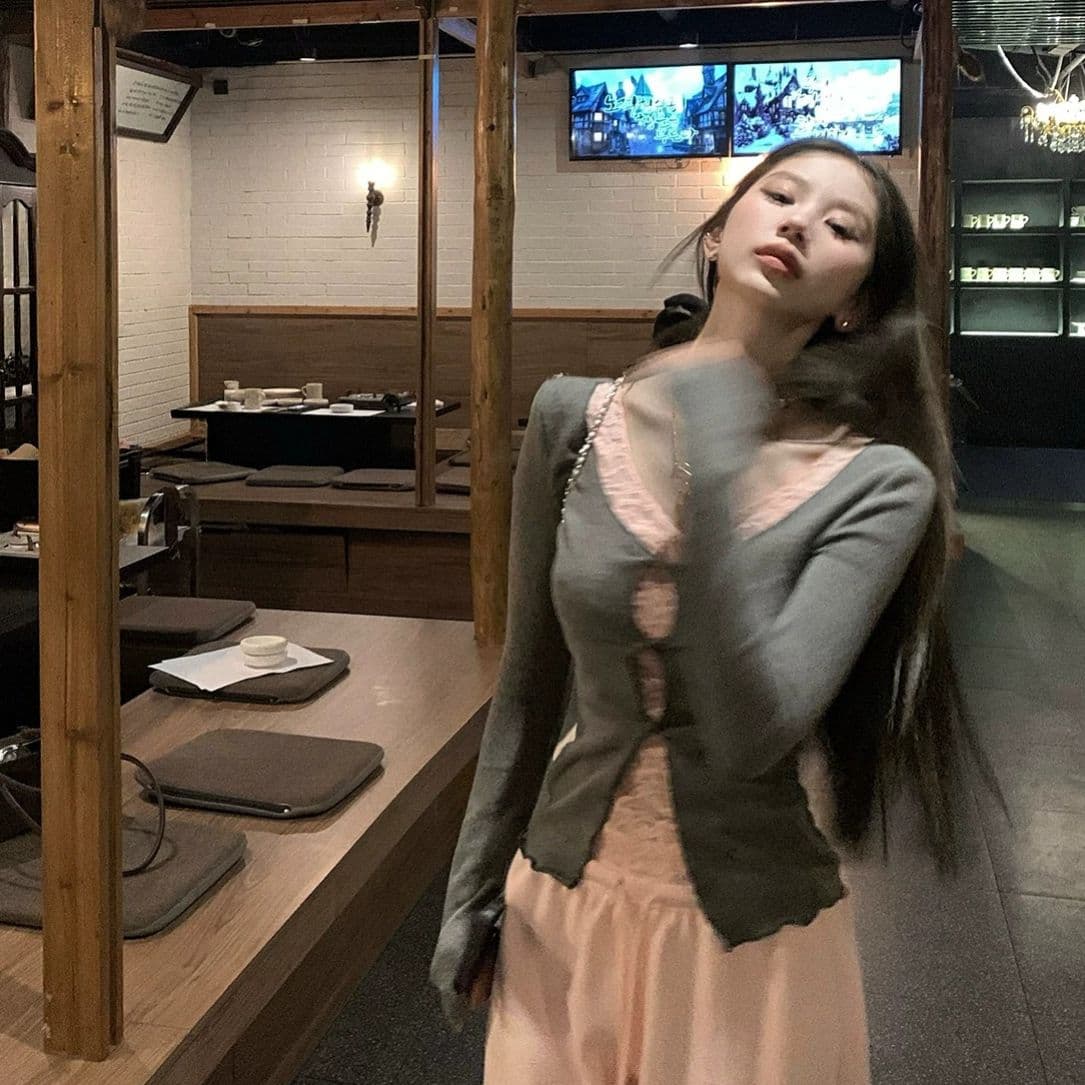 사람들 면 연삭 털 원본 레이스 디자인 센스 레이스 조각 페이크 레이어드 긴팔 티셔츠 여성 의류 새로운 이미지 4