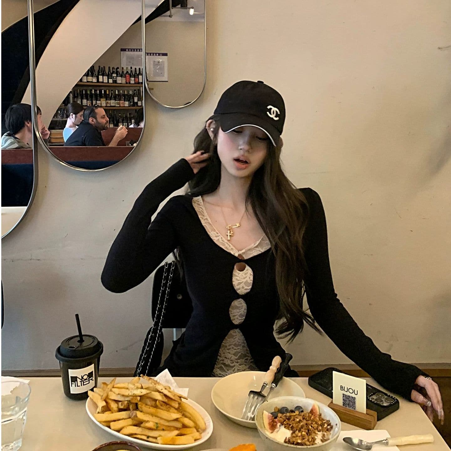 사람들 면 연삭 털 원본 레이스 디자인 센스 레이스 조각 페이크 레이어드 긴팔 티셔츠 여성 의류 새로운