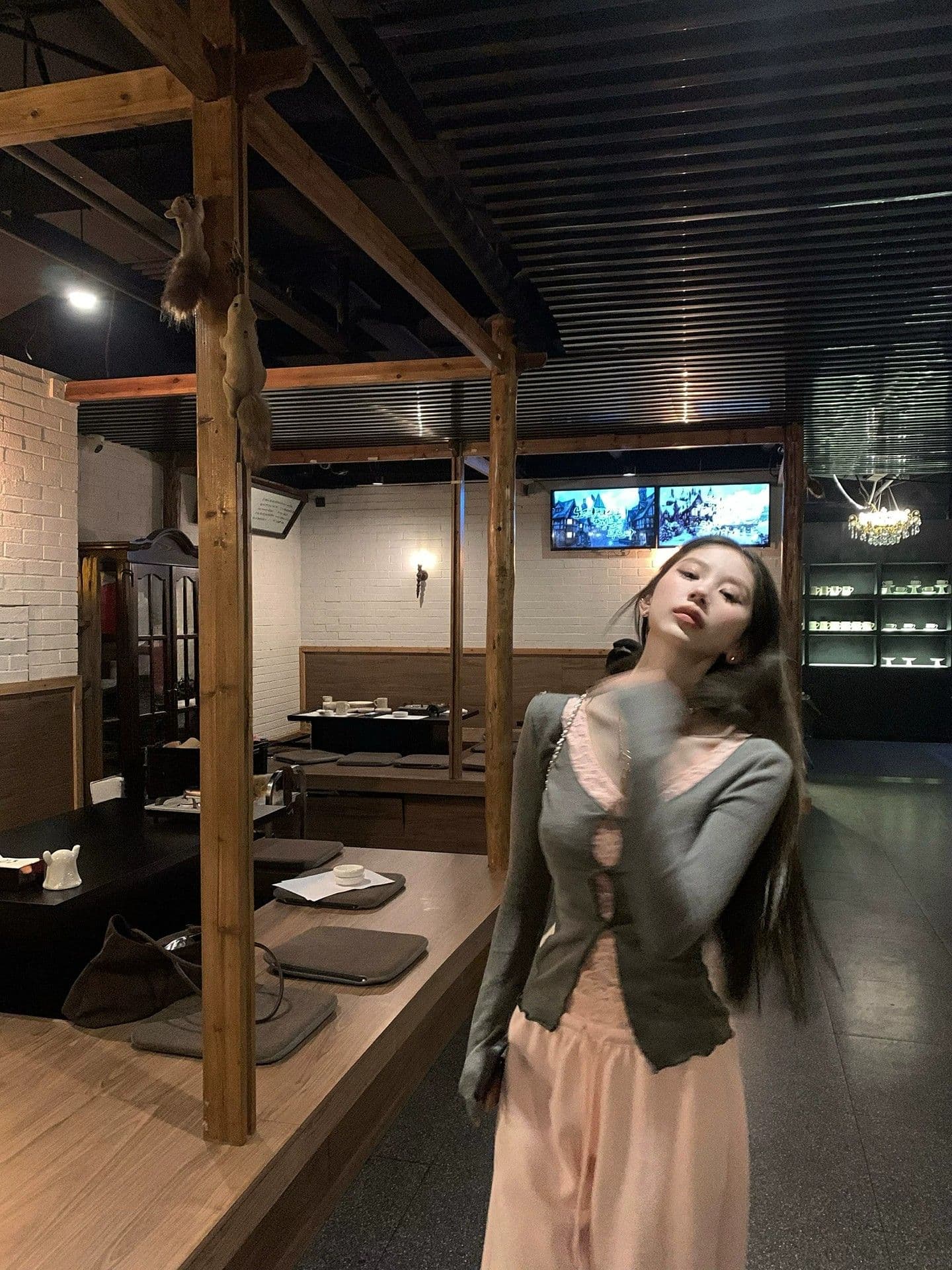 사람들 면 연삭 털 원본 레이스 디자인 센스 레이스 조각 페이크 레이어드 긴팔 티셔츠 여성 의류 새로운 상세 이미지 5