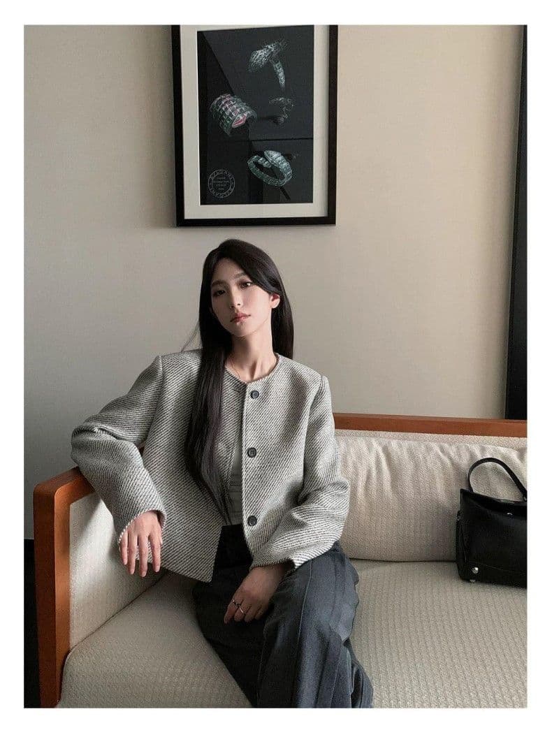 가을 새로운 작은 샤넬 스타일 재킷 여성 짧은 품격 레트로 라운드 넥 싱글 줄 버튼 맨위 스트라이프 루즈핏 상세 이미지 2
