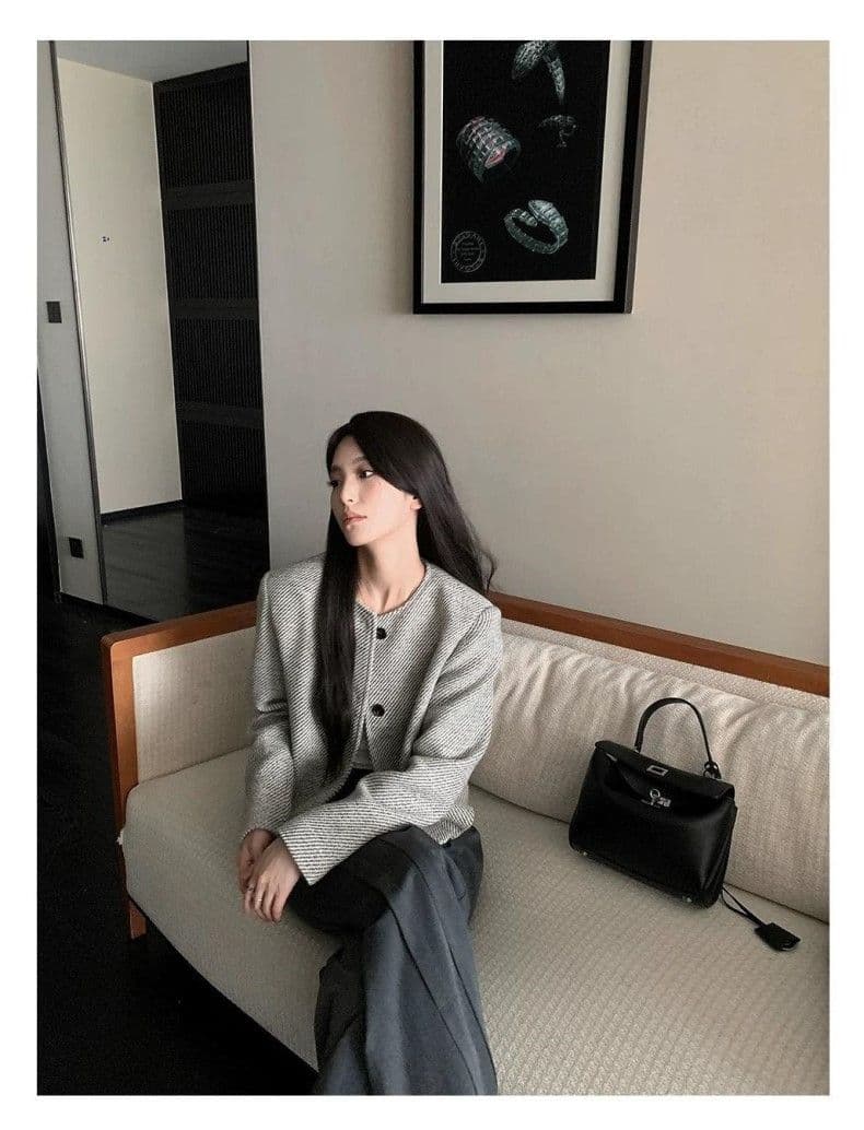 가을 새로운 작은 샤넬 스타일 재킷 여성 짧은 품격 레트로 라운드 넥 싱글 줄 버튼 맨위 스트라이프 루즈핏 상세 이미지 4