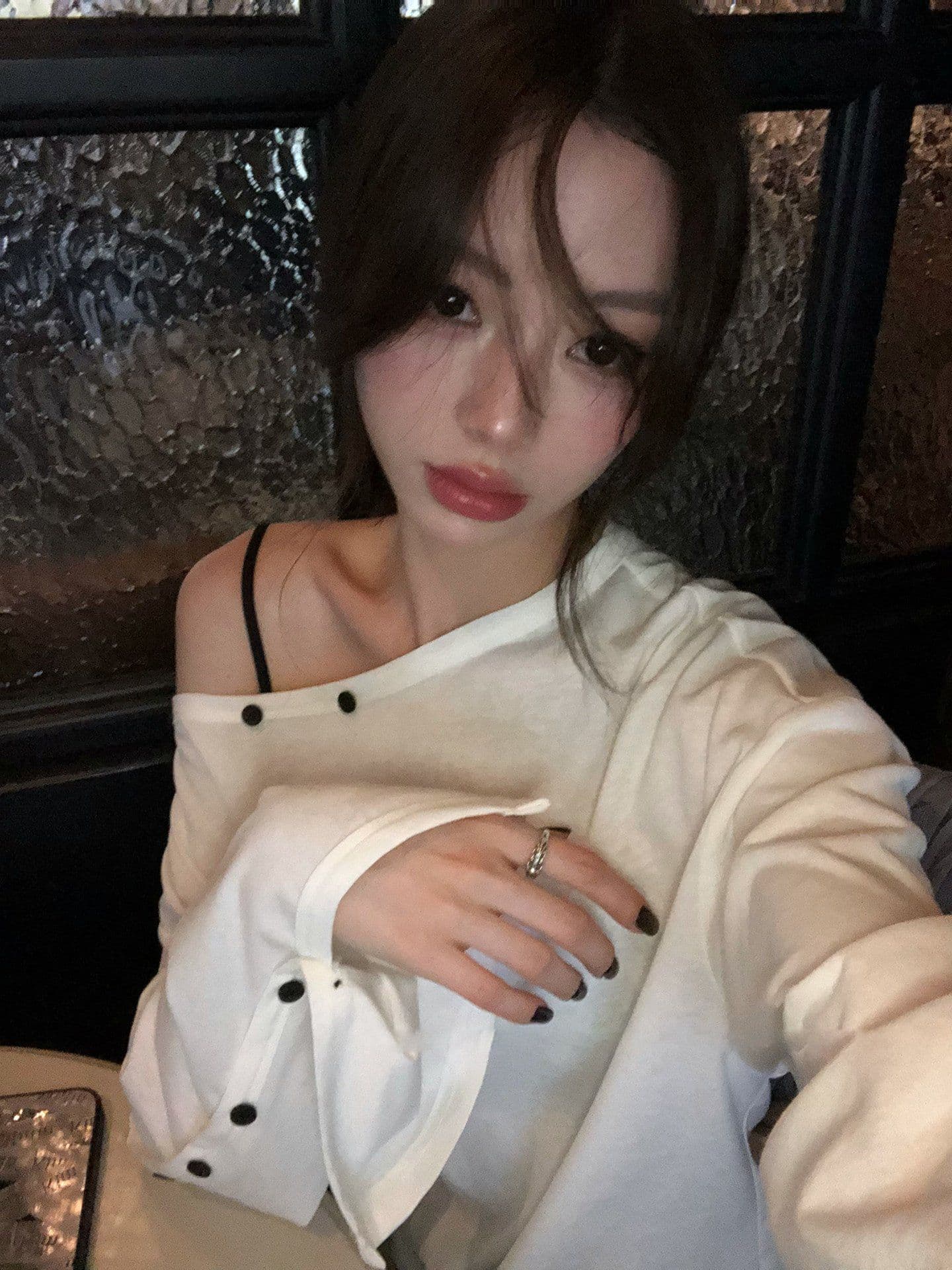 165 그램 실크 미끄러짐 눈꽃 면 65 면 35 폴리 에스터 단추 오프숄더 티셔츠 여성 얇은 스타일 조심해. 함장 소매 자외선 차단 비스듬한 어깨 상세 이미지 3