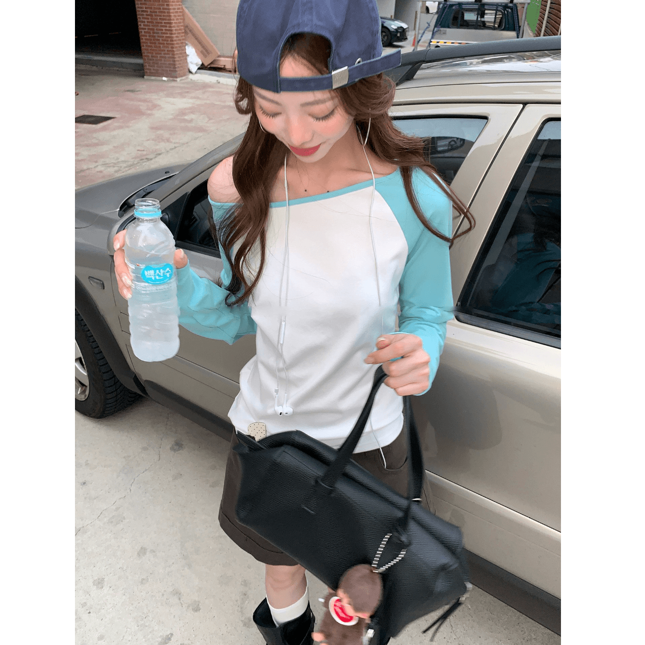 165 그램 실크 미끄러짐 눈꽃 면 65 면 35 폴리 에스터 비스듬한 어깨 색상 소매 티셔츠 배색 패치워크 긴팔 오프숄더 캐주얼 맨위 이미지 5