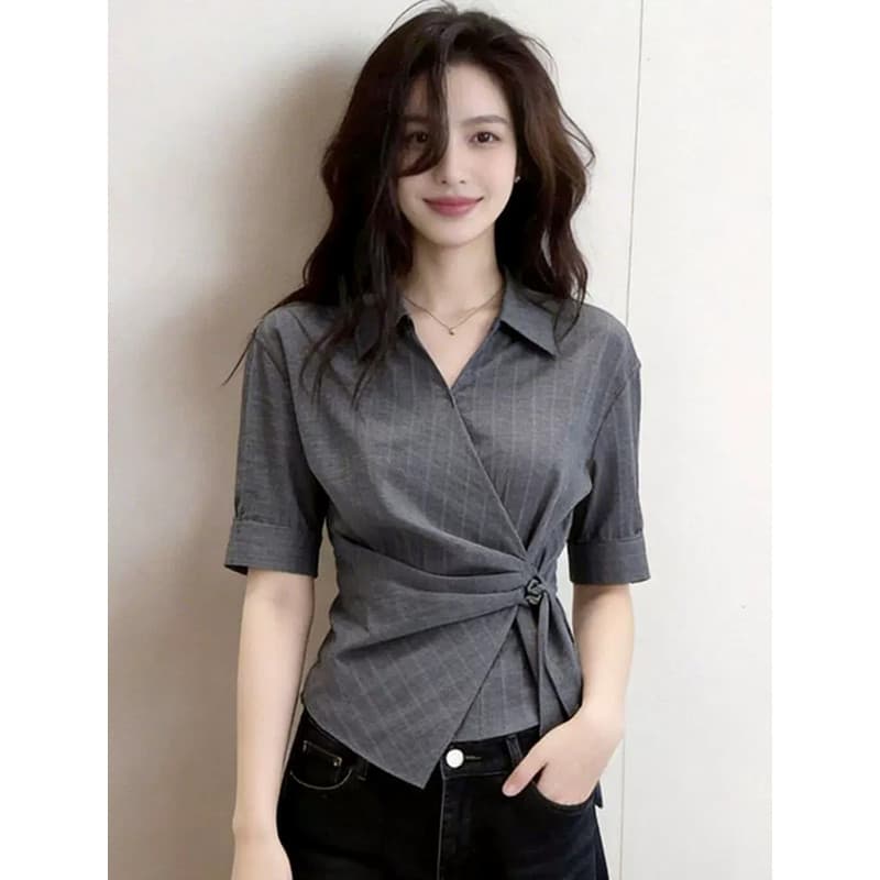 출퇴근 바람 회색 폴로 칼라 십자가 디자인 5 점 소매 여성 셔츠 2026 여름 새로운 불규칙 싱글 착용 맨위 이미지 5