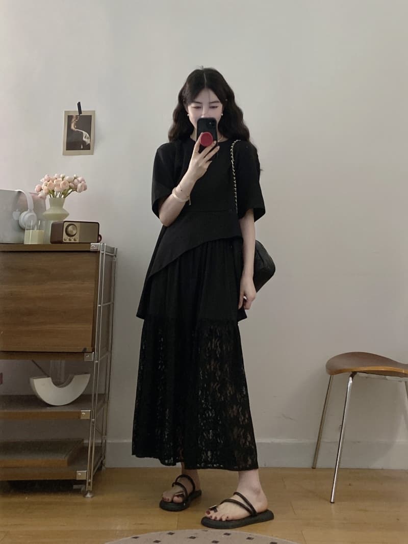실사 불규칙 긍정적 인 어깨 반팔 티셔츠 루즈핏 슬림해 보이는 다용도 레이스 조각 패션 반 스커트 투피스 세트 상세 이미지 11