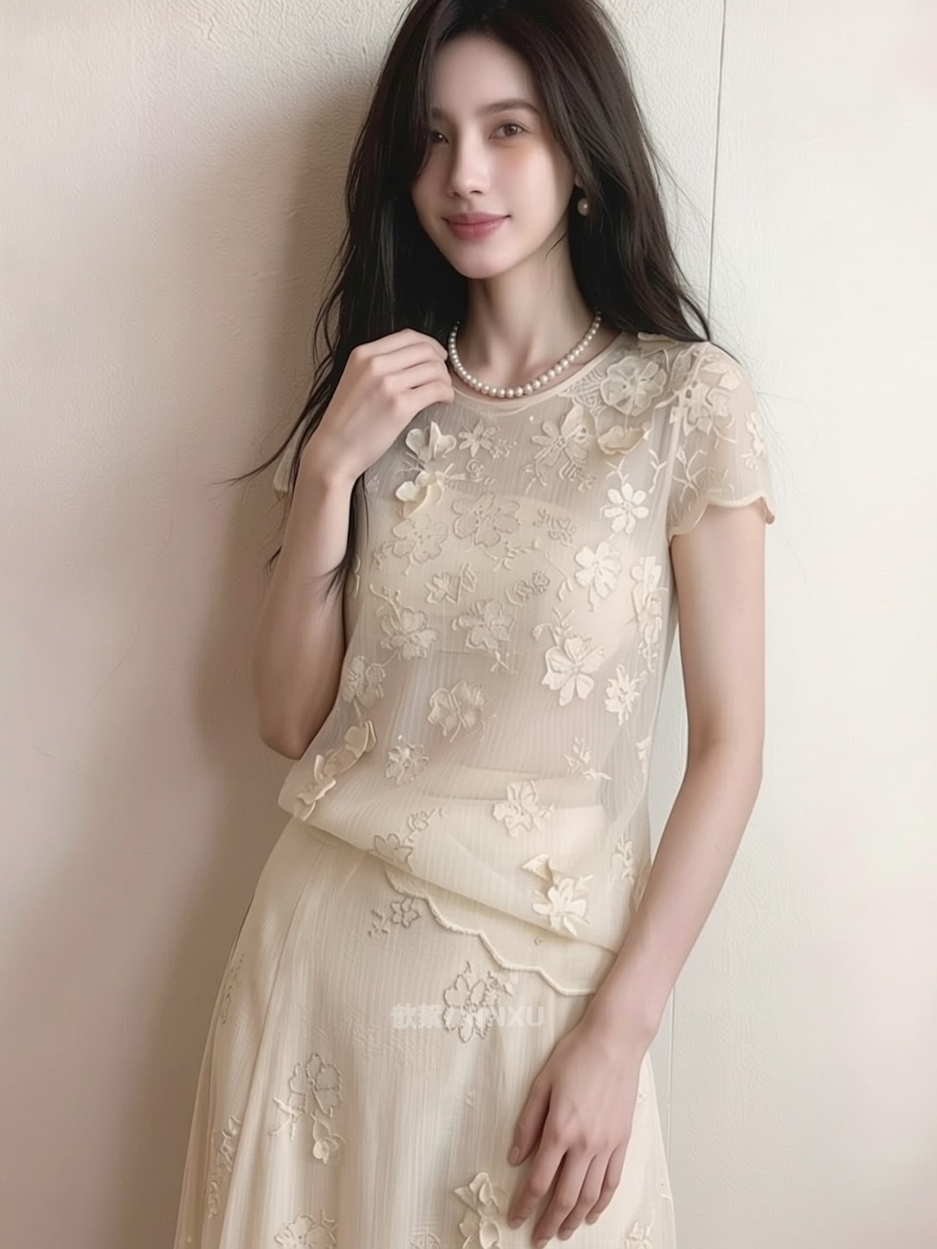 2026 여름 새로운 빛 럭셔리 바람 살구 색상 레이스 홀로우 아웃 반팔 맨위 여성 슬림해 보이는 부드러운 꽃 자수 출퇴근