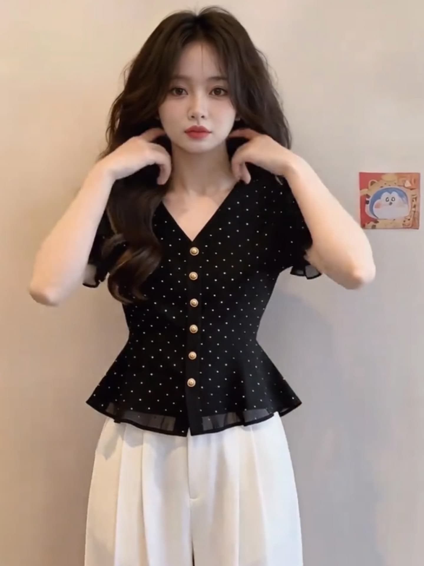 프랑스식 검정색 도트 무늬 거품 소매 V넥 반팔 여성 셔츠 여름 디자인 센스 허리 수축 연령 감소 작은 셔츠 품격 맨위 이미지 2