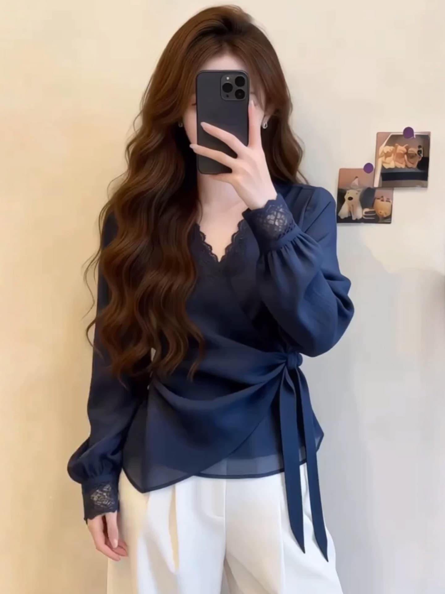 프랑스식 진한 파란색 불규칙 V넥 긴팔 여성 셔츠 이른 가을 디자인 센스 레이스 조각 레이스업 허리 수축 맨위 이미지 4