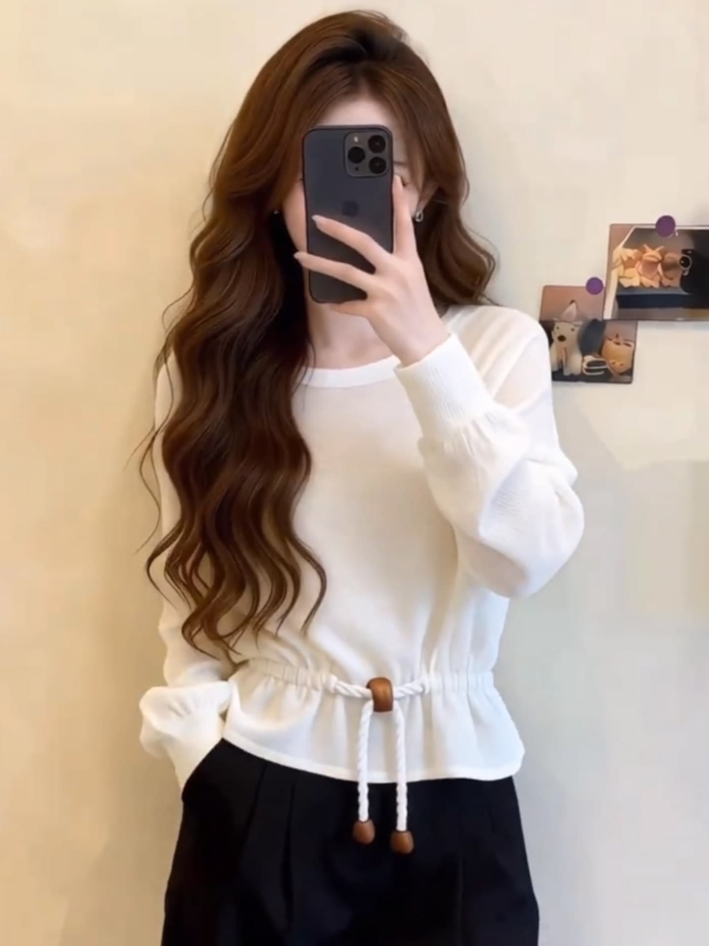 화이트 라운드 넥 긴팔 티셔츠 여성 이른 가을 디자인 센스 루즈핏 펌프 로프 허리 수축 스트랩 벌룬 소매 기본 셔츠 맨위 상세 이미지 5