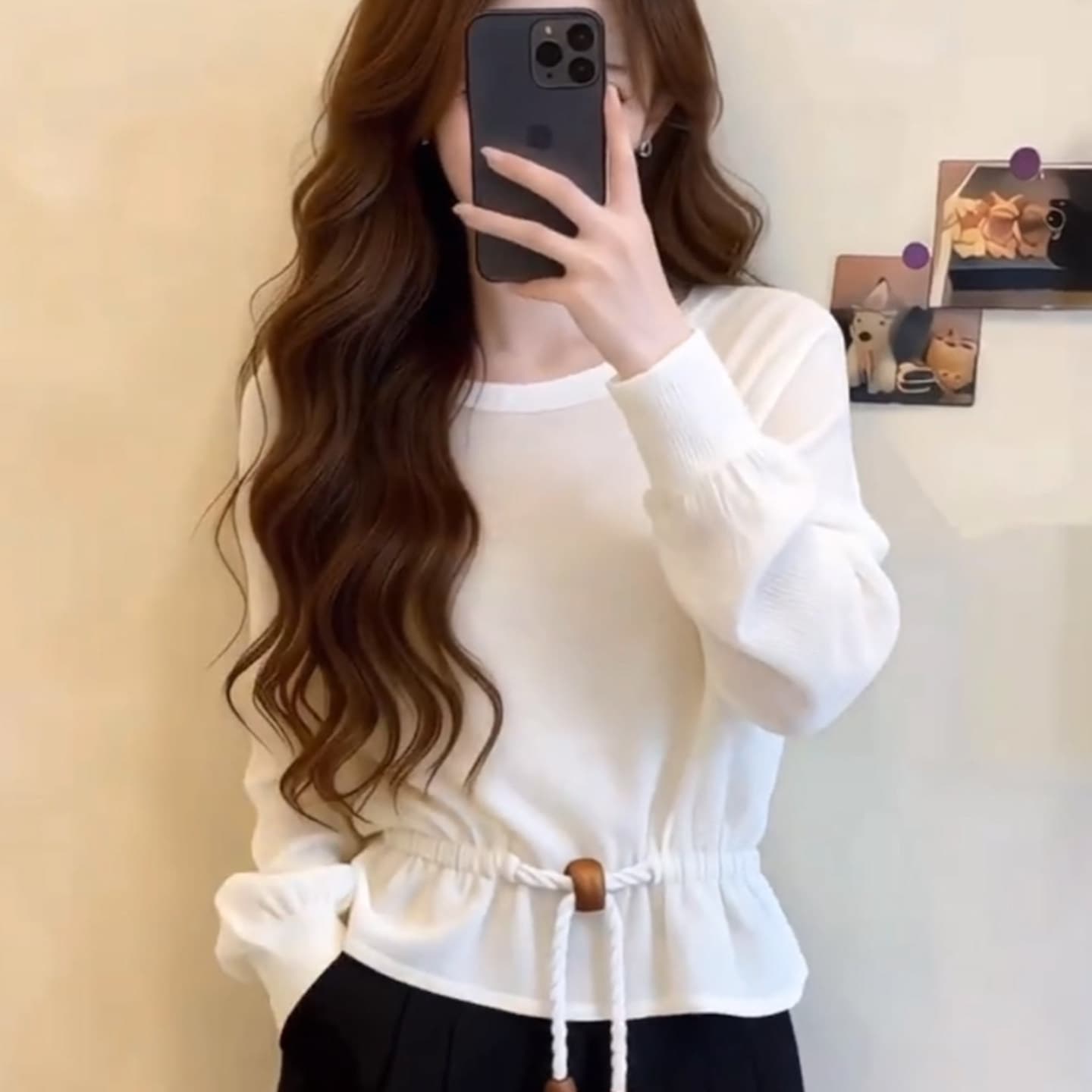 화이트 라운드 넥 긴팔 티셔츠 여성 이른 가을 디자인 센스 펌프 로프 허리 수축 루즈핏 다용도 품격 기본 셔츠 맨위 서비스 상세 이미지 3