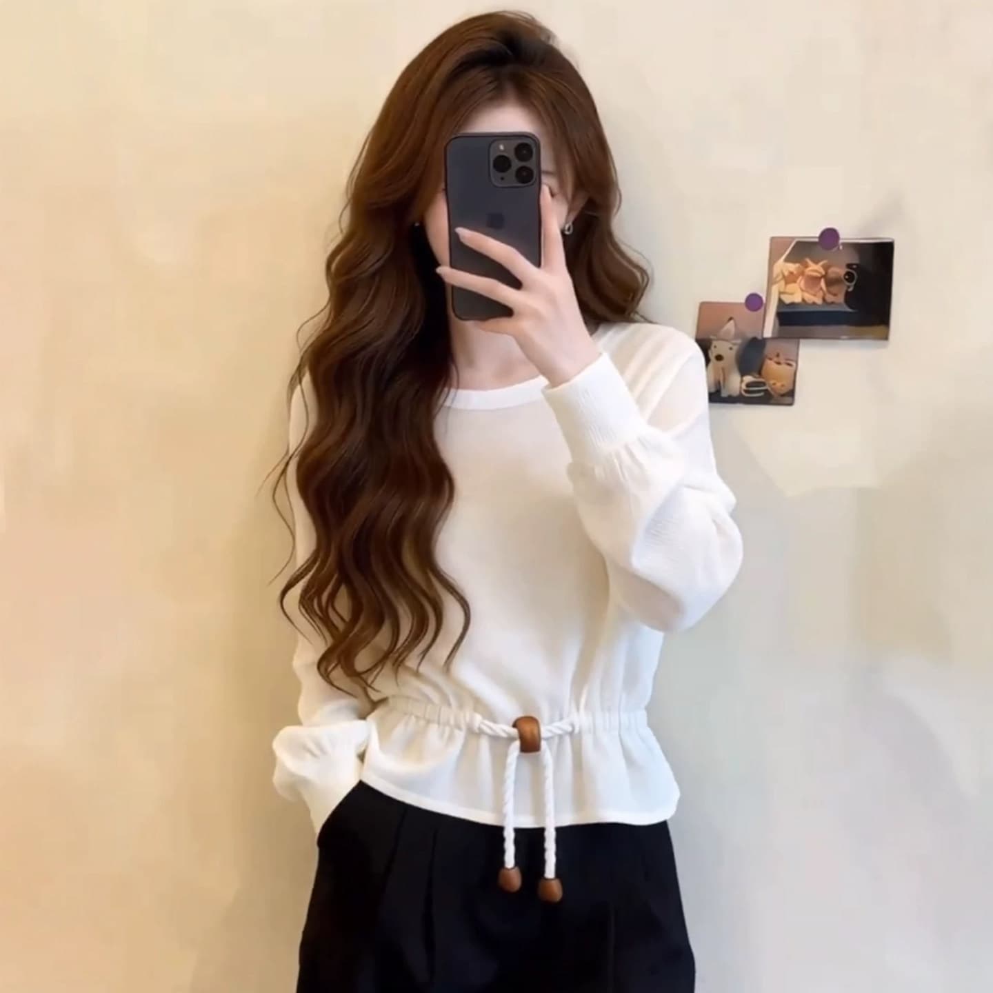 화이트 라운드 넥 긴팔 티셔츠 여성 이른 가을 디자인 센스 펌프 로프 허리 수축 루즈핏 다용도 품격 기본 셔츠 맨위 서비스 상세 이미지 5