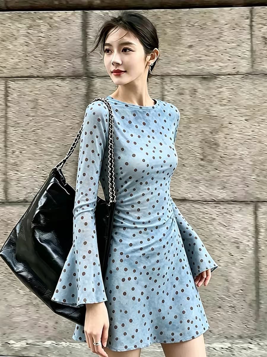 아름다운 슈퍼 화재 프랑스식 휴가 슬림해 보이는 품격 꼬집기 허리 파란색 홀치기 염색 도트 무늬 프린트 나팔 소매 드레스 아이들