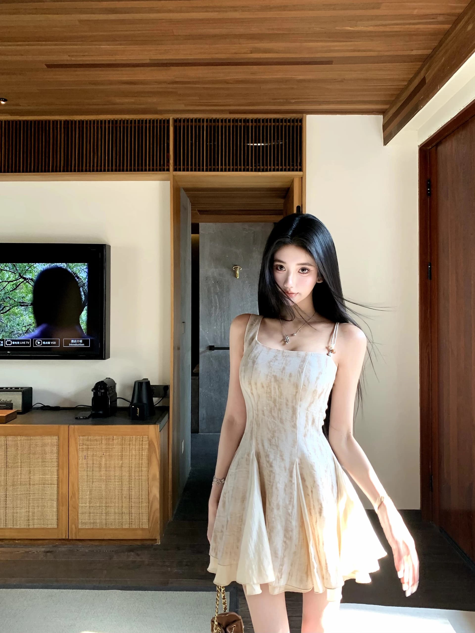 barb chill3 18 봄 여름 신제품 홀치기 염색 프린트 슬립 드레스 디자인 센스 비대칭 어깨끈 상세 이미지 3