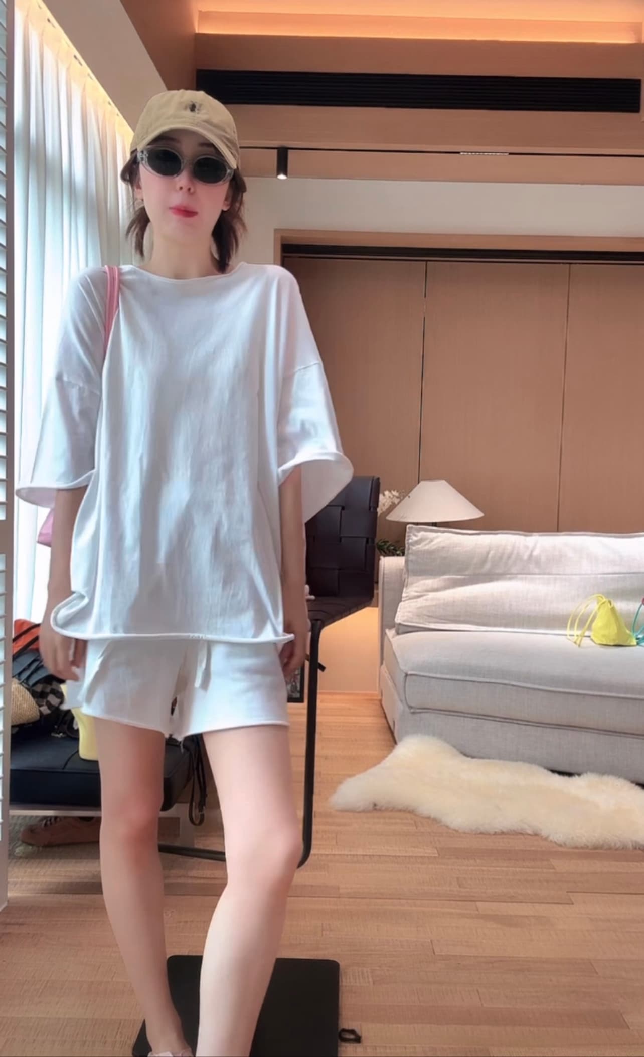 소프트 캔디 느긋한 자유 자르기 루즈핏 반팔 미니멀리즘 캐주얼 맨위 한 부서 느긋한 상세 이미지 4