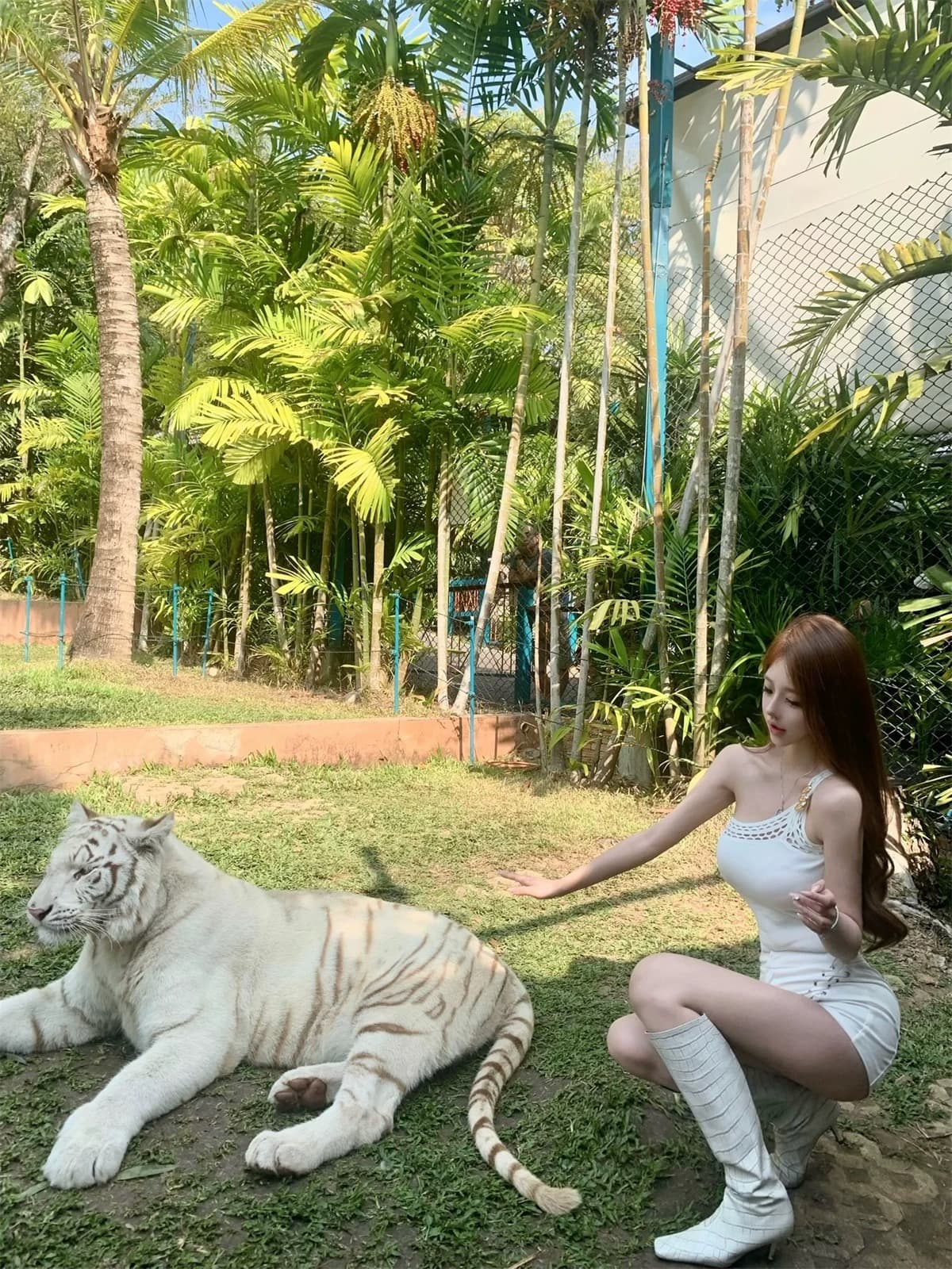 kikimy 마이크로 밤 언어 불규칙 홀로우 아웃 금속 링 버클 눈길을 끄는 꾸밈음 비스듬한 숄더백 캐미솔 맨위 상세 이미지 4