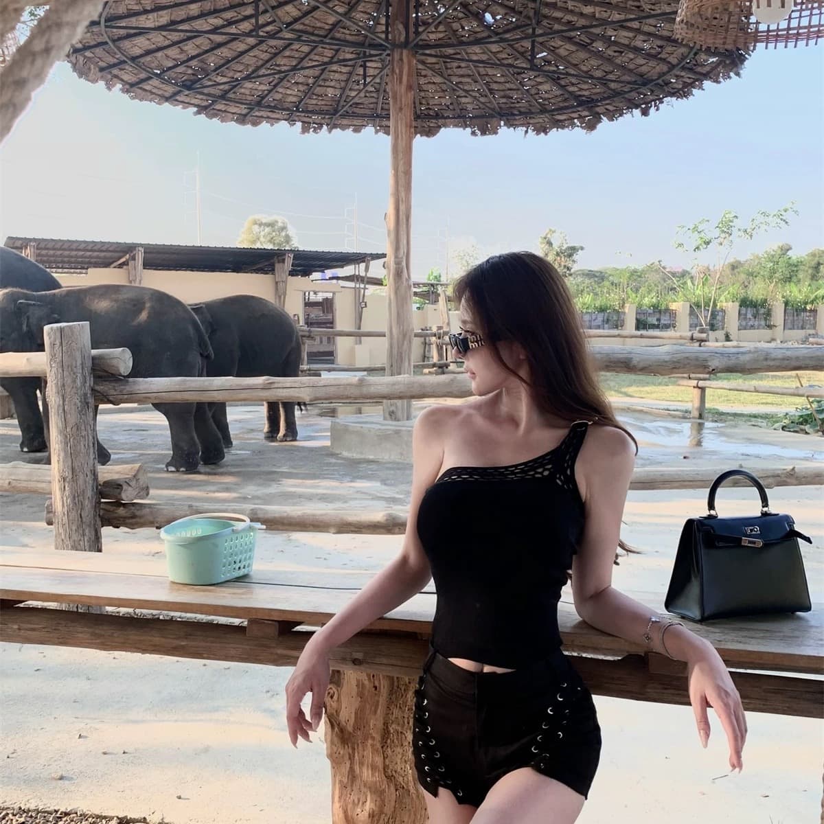 kikimy 마이크로 밤 언어 불규칙 홀로우 아웃 금속 링 버클 눈길을 끄는 꾸밈음 비스듬한 숄더백 캐미솔 맨위 상세 이미지 5