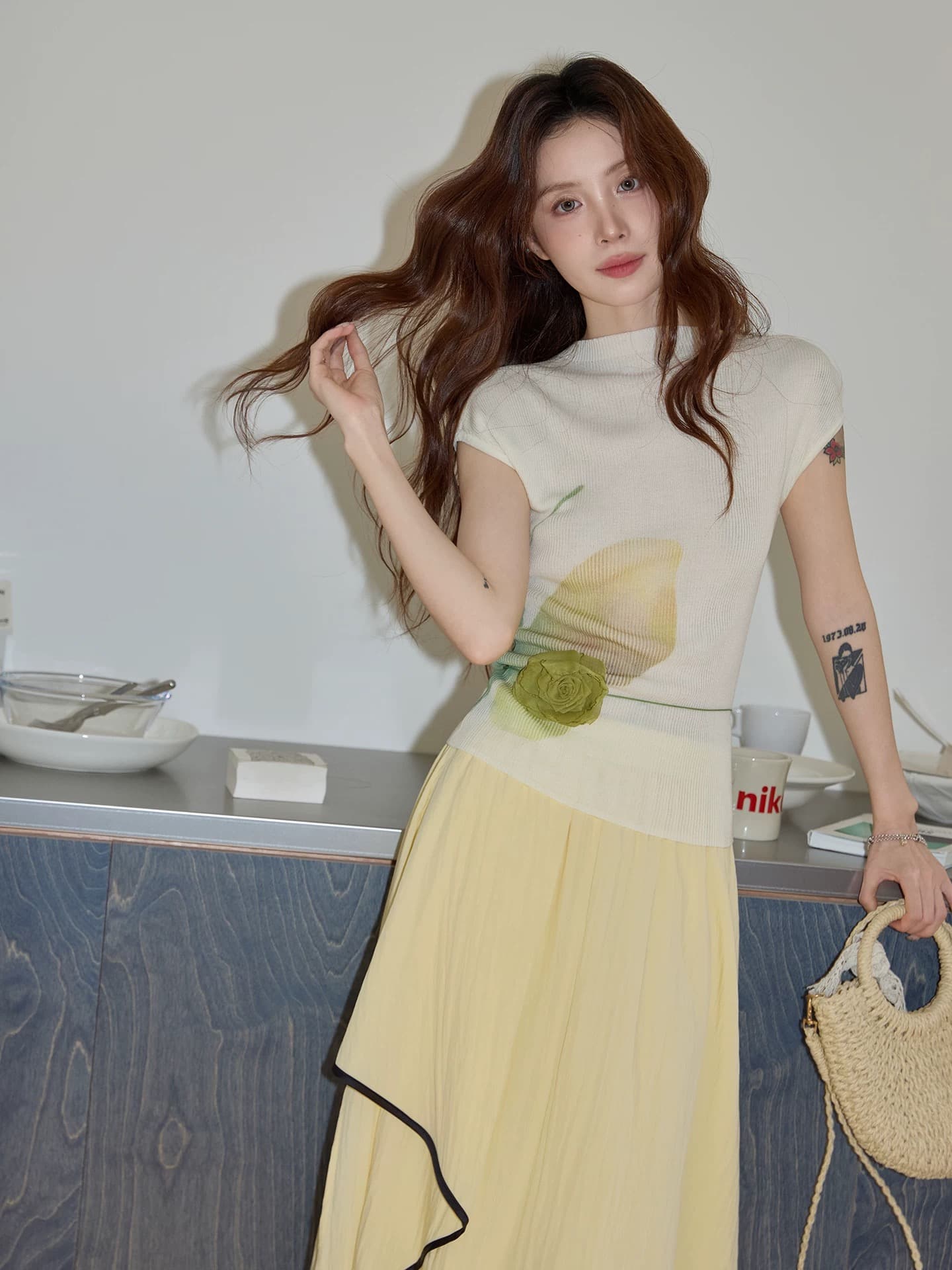 시끄러운 홈 휴가 바람 베이지 색 반팔 맨위 여성 여름 해변가 해변 여행 품격 몸매 가꾸기 니트 스웨터 상세 이미지 4