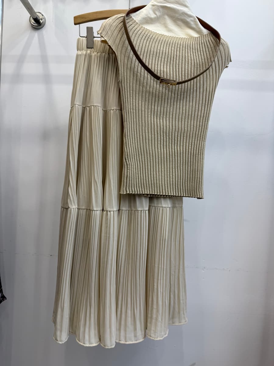 프랑스식 품격 부드러운 바람 오프숄더 니트 맨위 여성 여름 새로운 하이웨이스트 플리츠 반신 스커트 투피스 세트 상세 이미지 16
