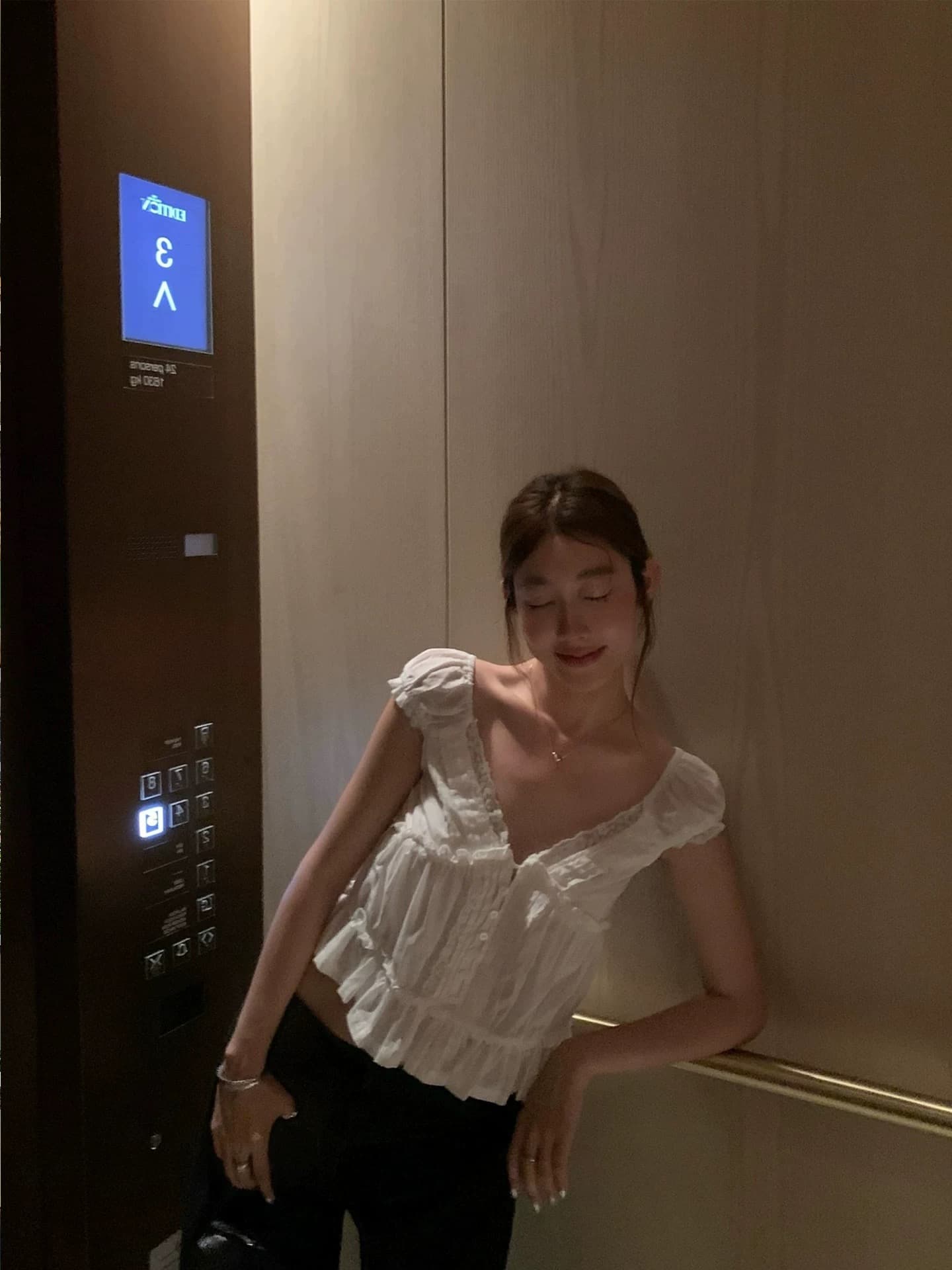 달콤한 스타일 느슨함 레이스 측면 V넥 반팔 여성 셔츠 2026 여름 새로운 한 부서 바람 외국 가스 연령 감소 맨위 상세 이미지 3