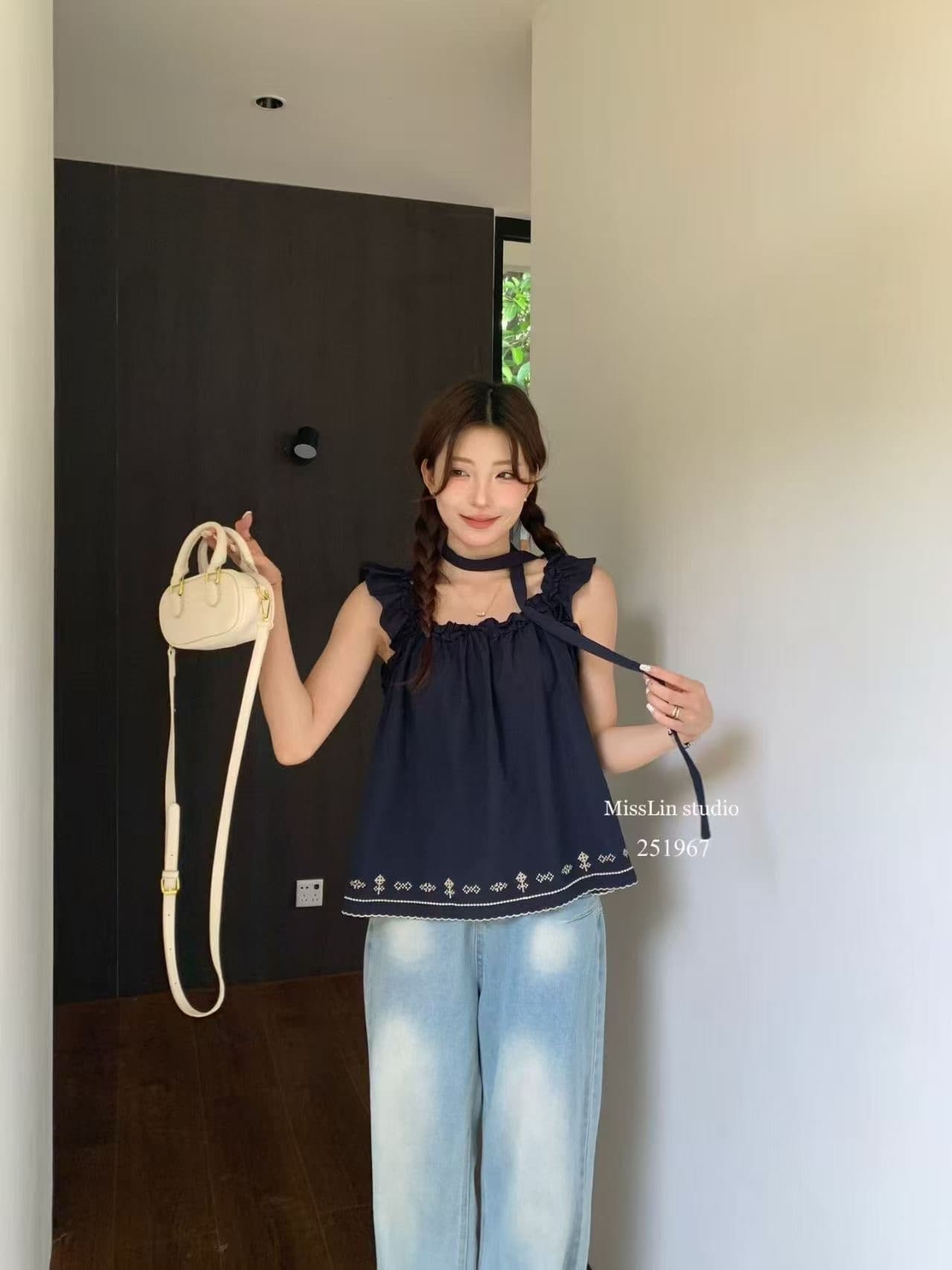 2026 여름 새로운 달콤함 레트로 자수 프릴 라운드 넥 리본 여성 셔츠 다용도 루즈핏 민소매 맨위 이미지 2