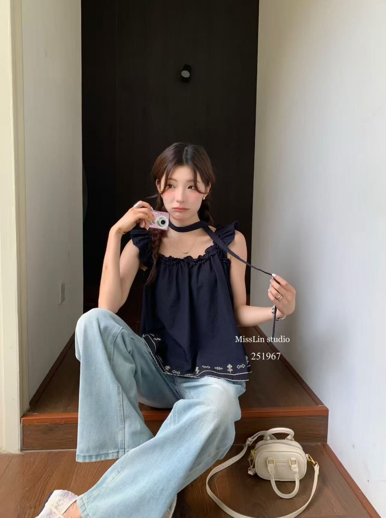 2026 여름 새로운 달콤함 레트로 자수 프릴 라운드 넥 리본 여성 셔츠 다용도 루즈핏 민소매 맨위 상세 이미지 9