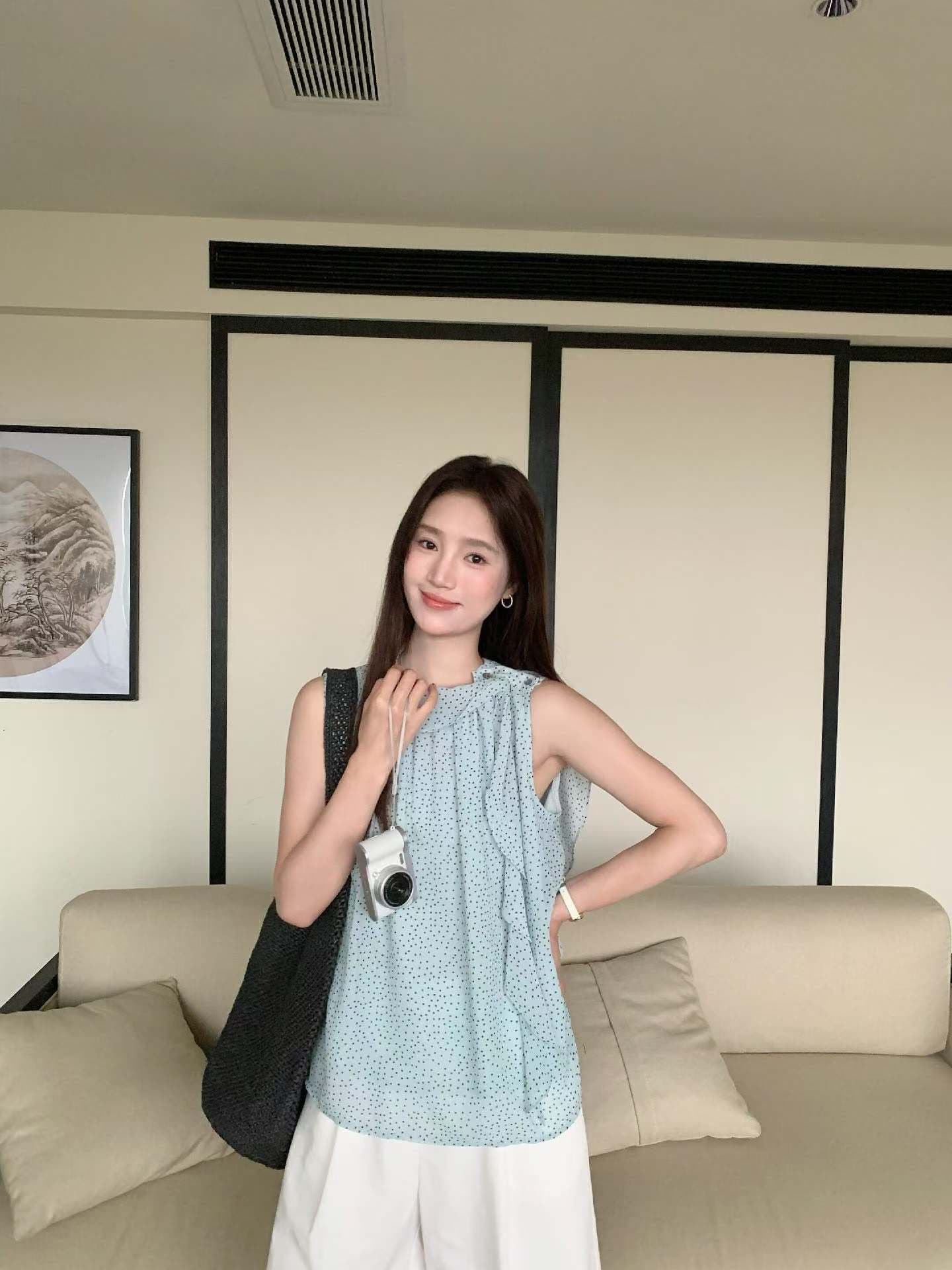 한 부서 레트로 체크무늬 흔들다 칼라 민소매 조끼 2026 년 여름 품격 다용도 작은 대중 디자인 센스 맨위