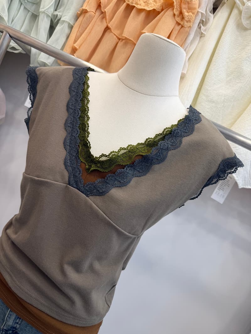 2026 여름 새로운 순수한 욕망 바람 배색 레이스 V넥 몸매 가꾸기 슬림해 보이는 페이크 레이어드 민소매 티셔츠 핫걸 쇼트 스타일 상세 이미지 7
